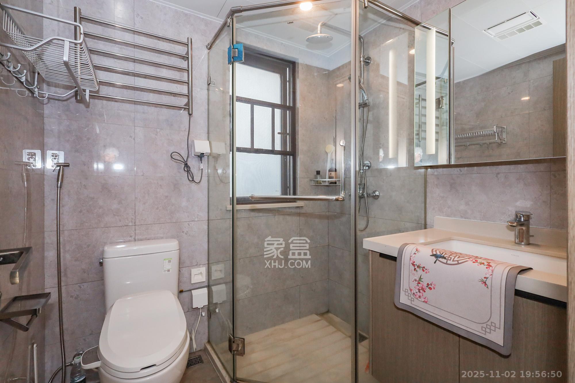 龙湖铂金中心（龙湖春江郦城）  3室2厅2卫    220.0万卫生间