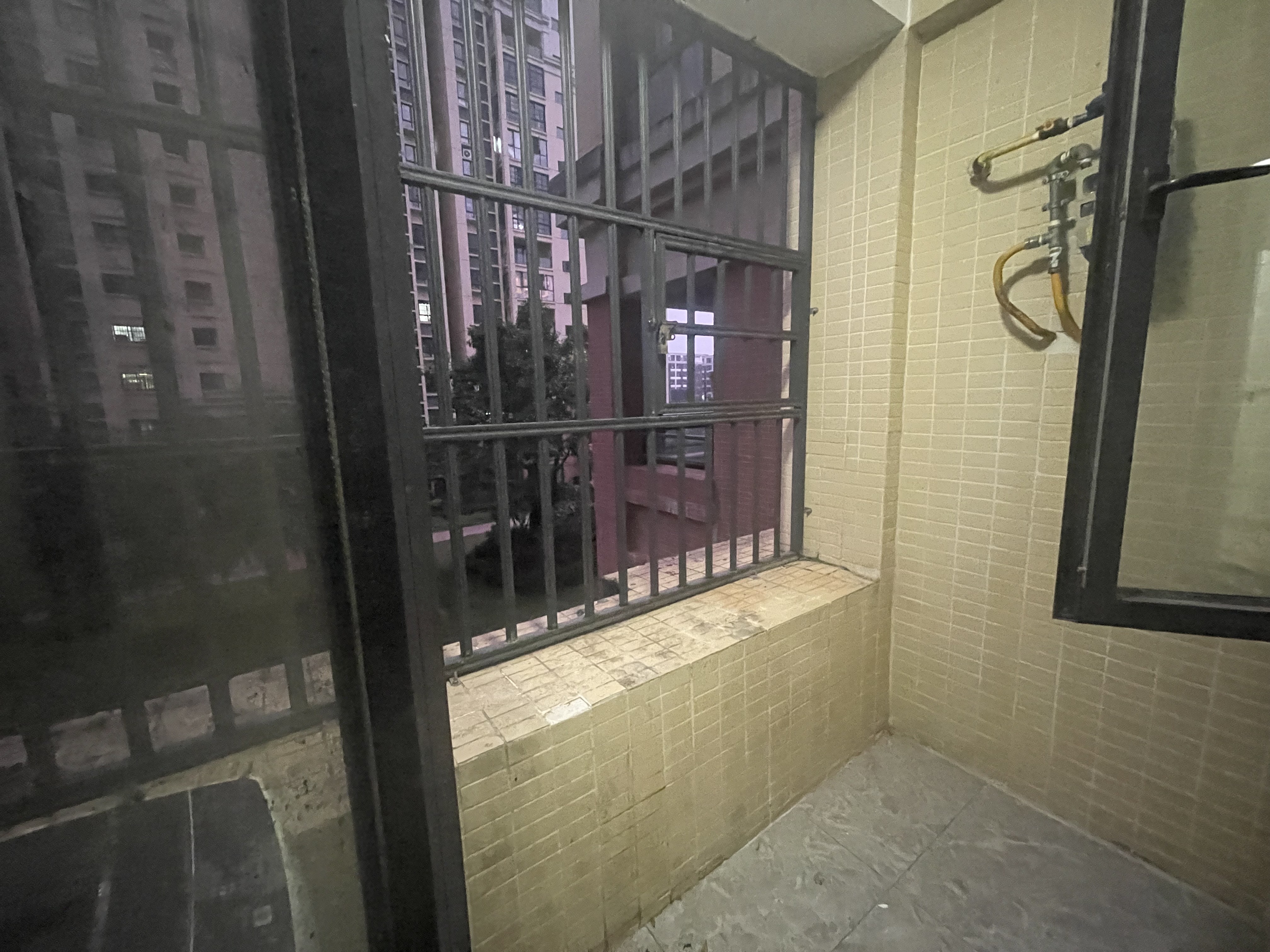 现代美居(喜盈门) 3室2厅2卫 2600.0元/月 现代美居(喜盈门) 3室2厅2卫 2600.0元/月室内图