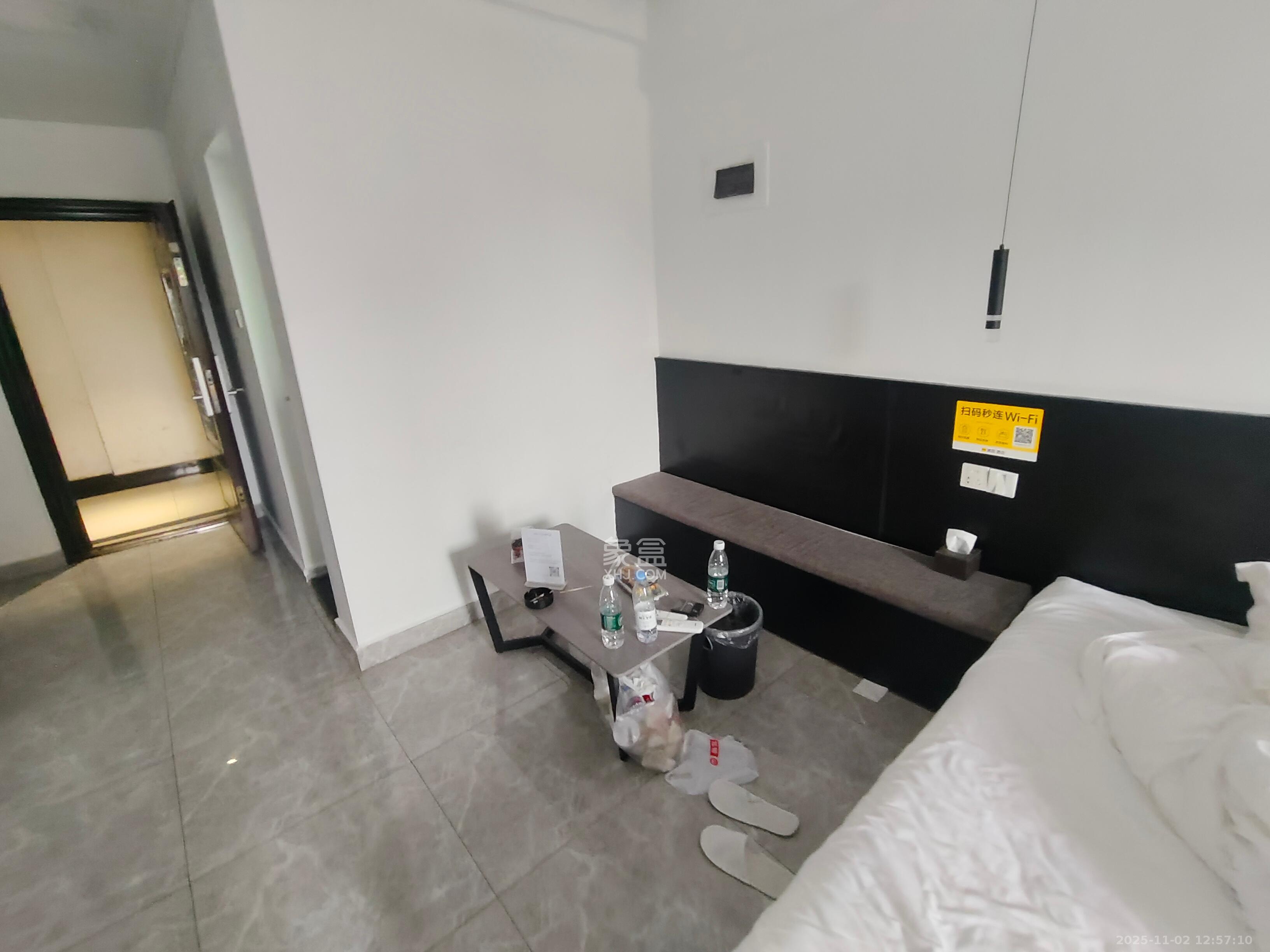 七彩丽都  1室1厅1卫    1600.0元/月室内图