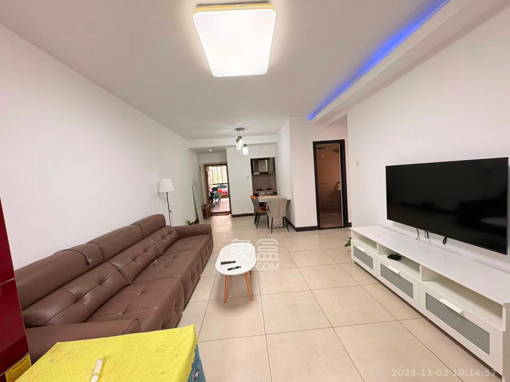 华润凤凰城一期  2室2厅1卫    1800.0元/月室内图