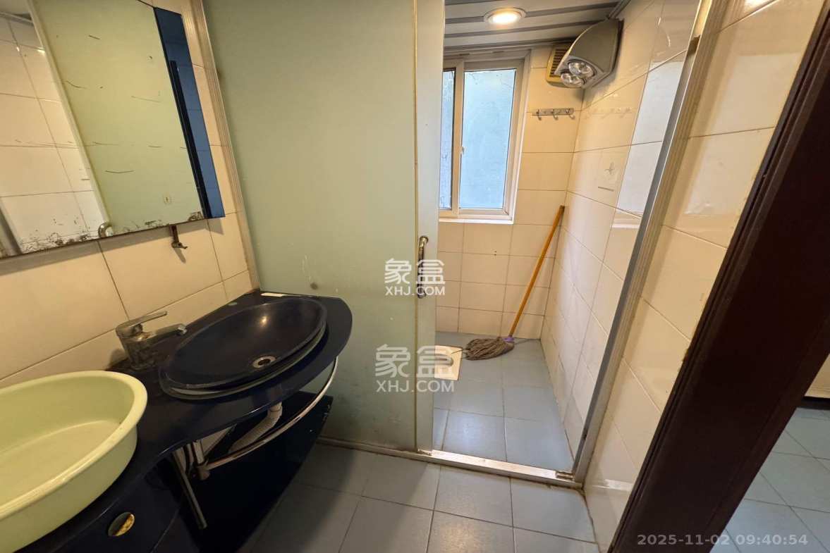 景湾小区(井湾小区) 3室2厅1卫 1700.0元/月 景湾小区(井湾小区) 3室2厅1卫 1700.0元/月室内图