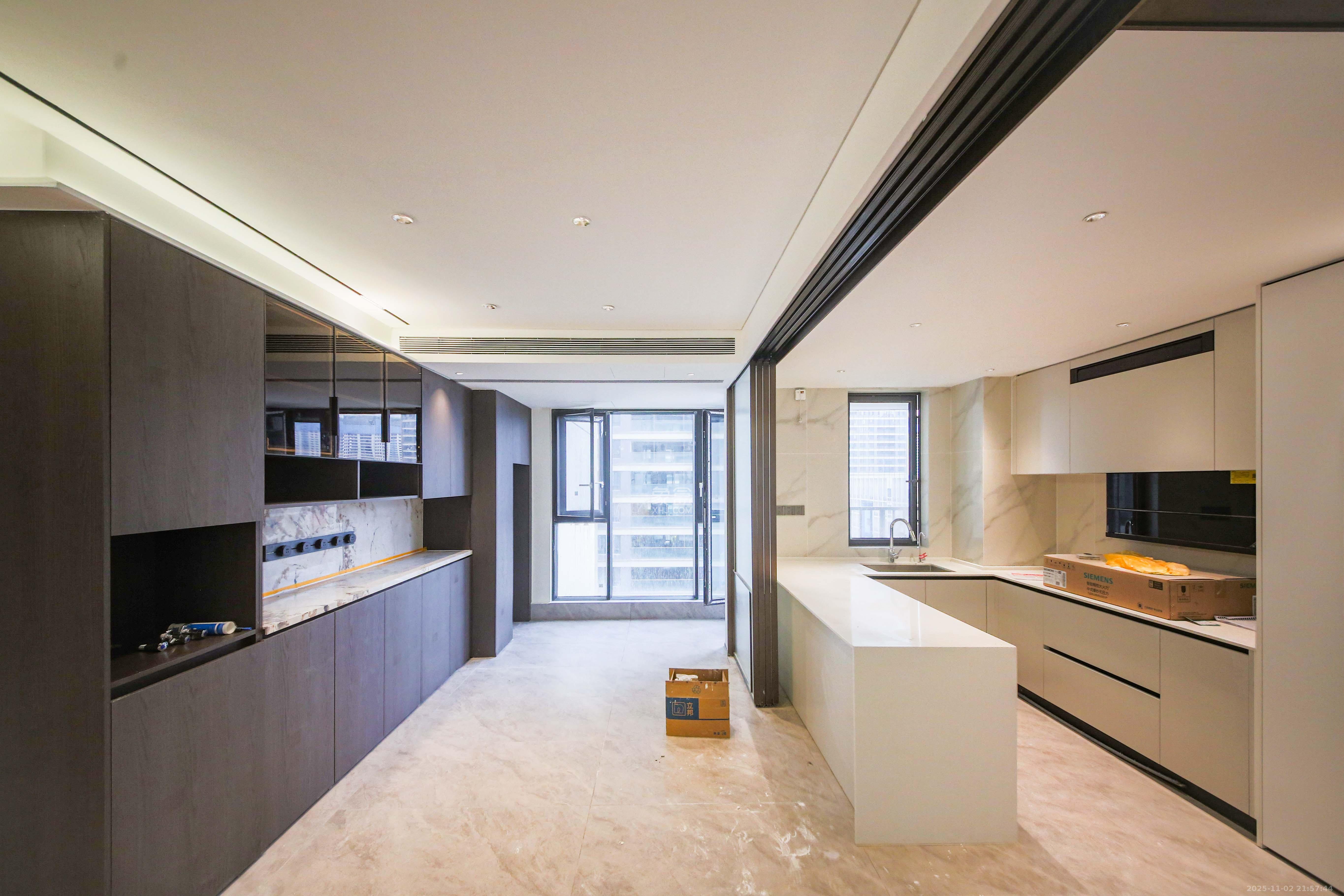 长沙润府B区 4室2厅2卫 300.0万 长沙润府B区 4室2厅2卫 300.0万客厅