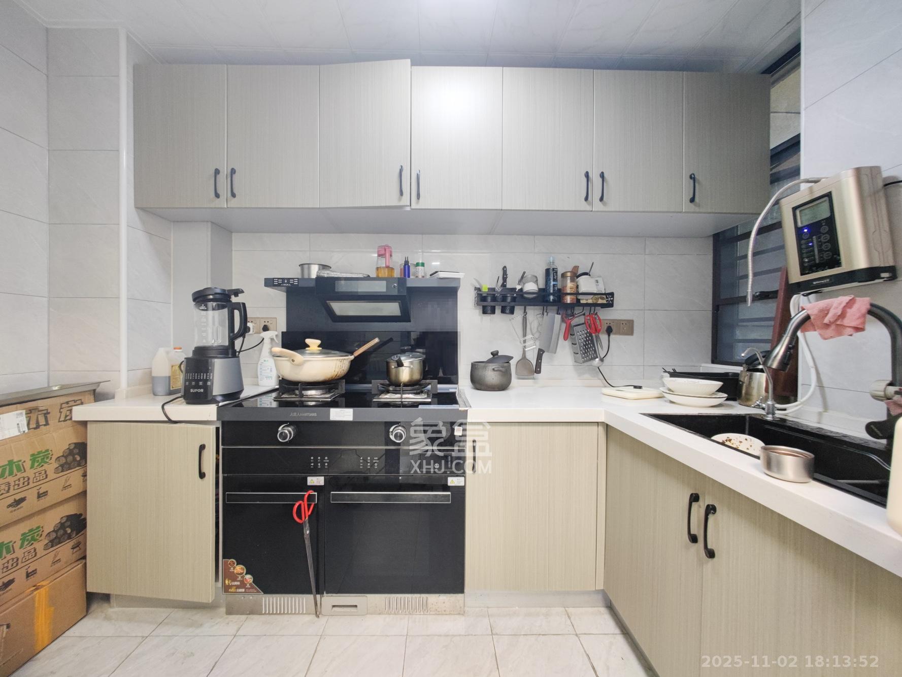 山水霖城(植物原著)  3室2厅2卫    130.0万 山水霖城(植物原著)  3室2厅2卫    130.0万厨房