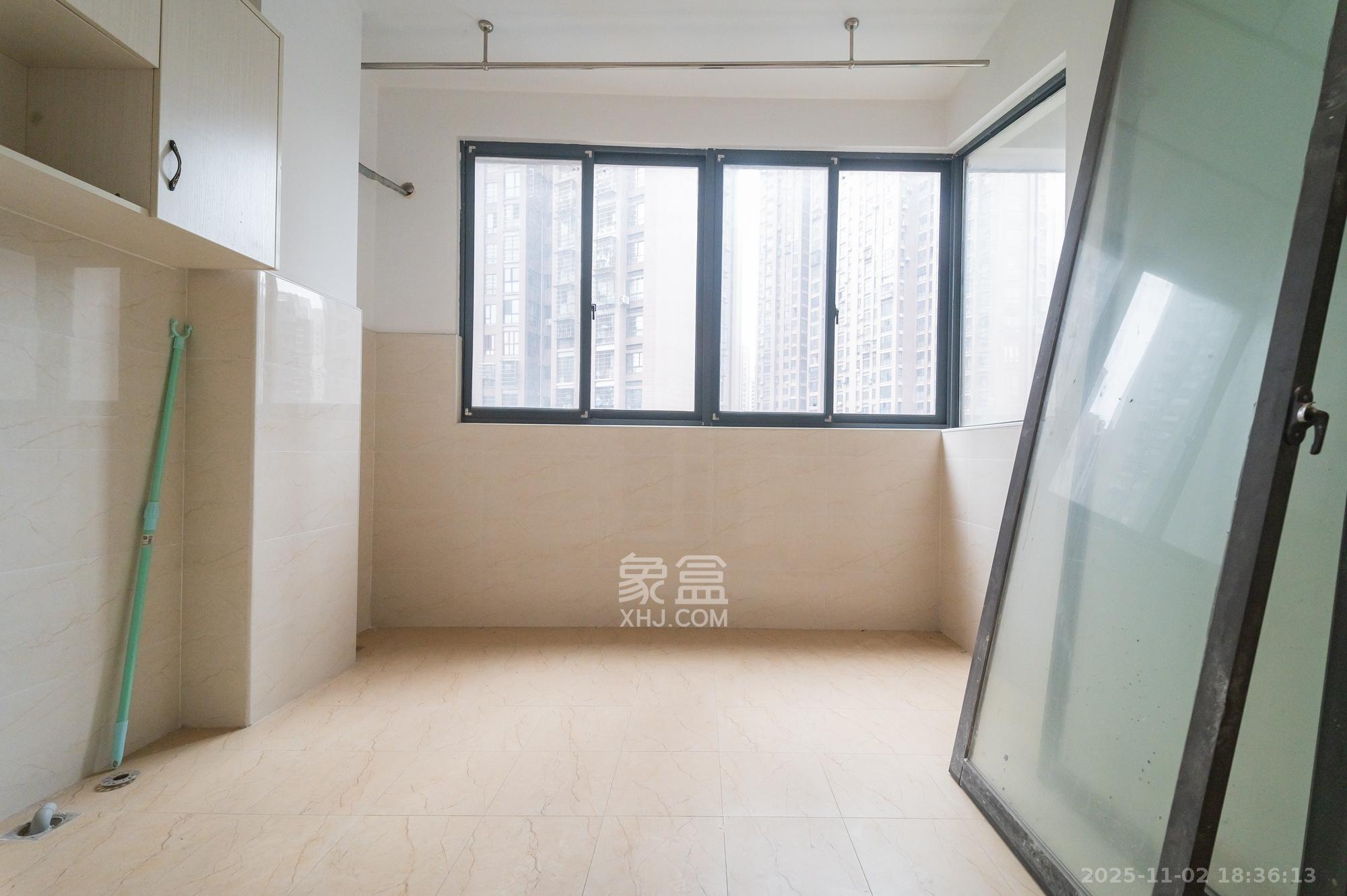 幸福里润城(幸福里二期) 4室2厅2卫 82.8万 幸福里润城(幸福里二期) 4室2厅2卫 82.8万阳台