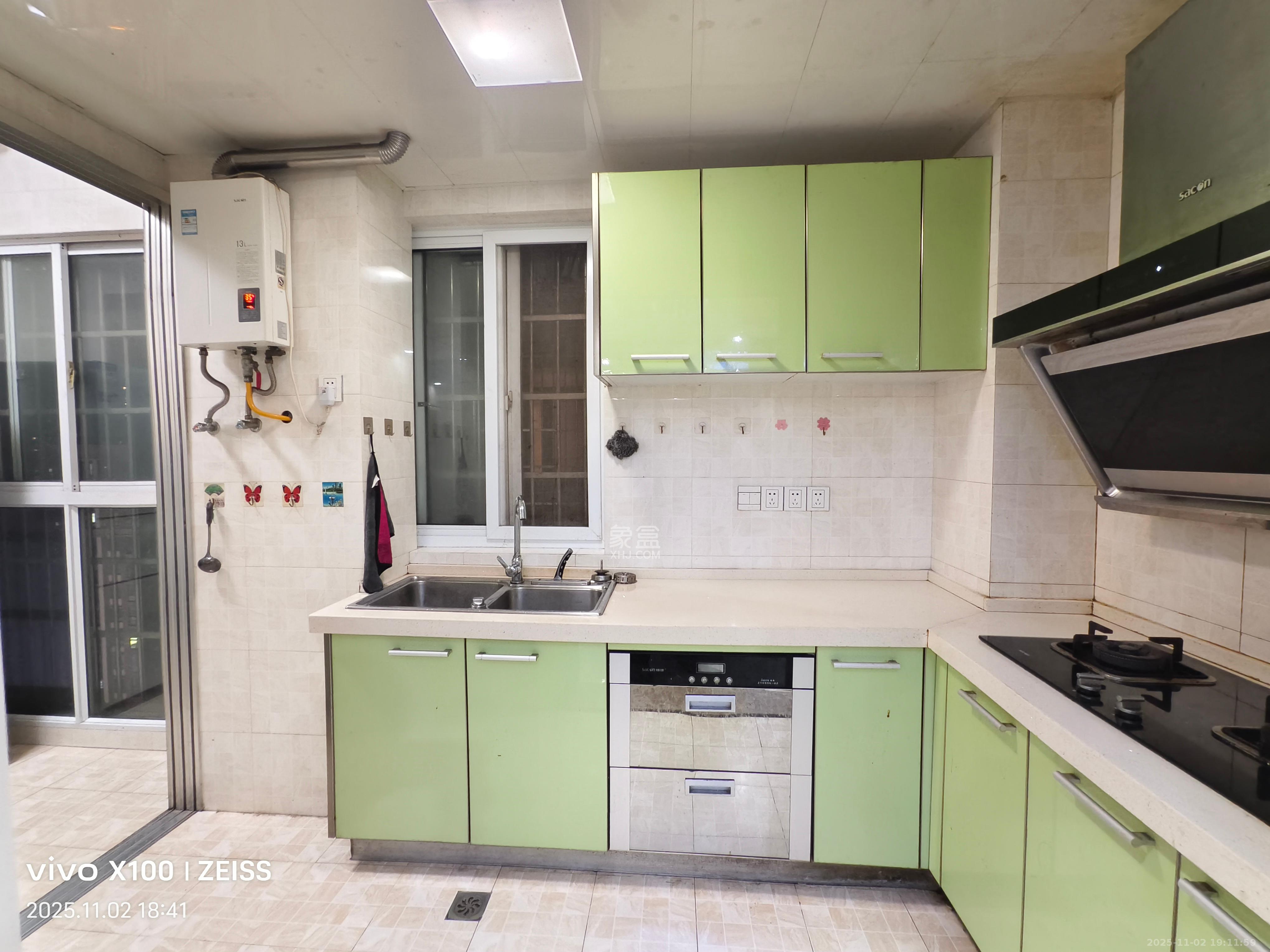 紫云阁  3室2厅2卫    2000.0元/月室内图