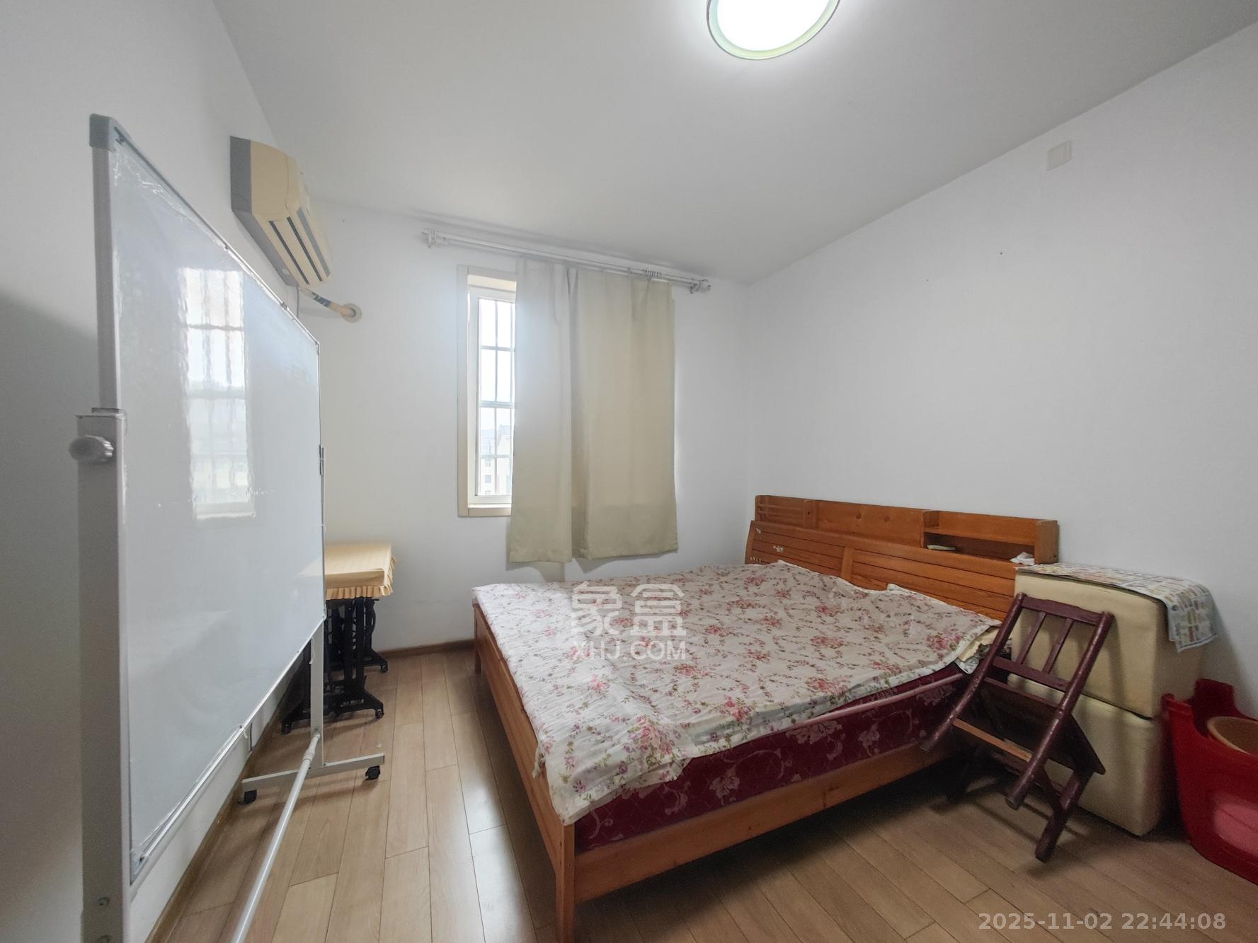 鄱阳小区  2室2厅1卫    41.8万卧室