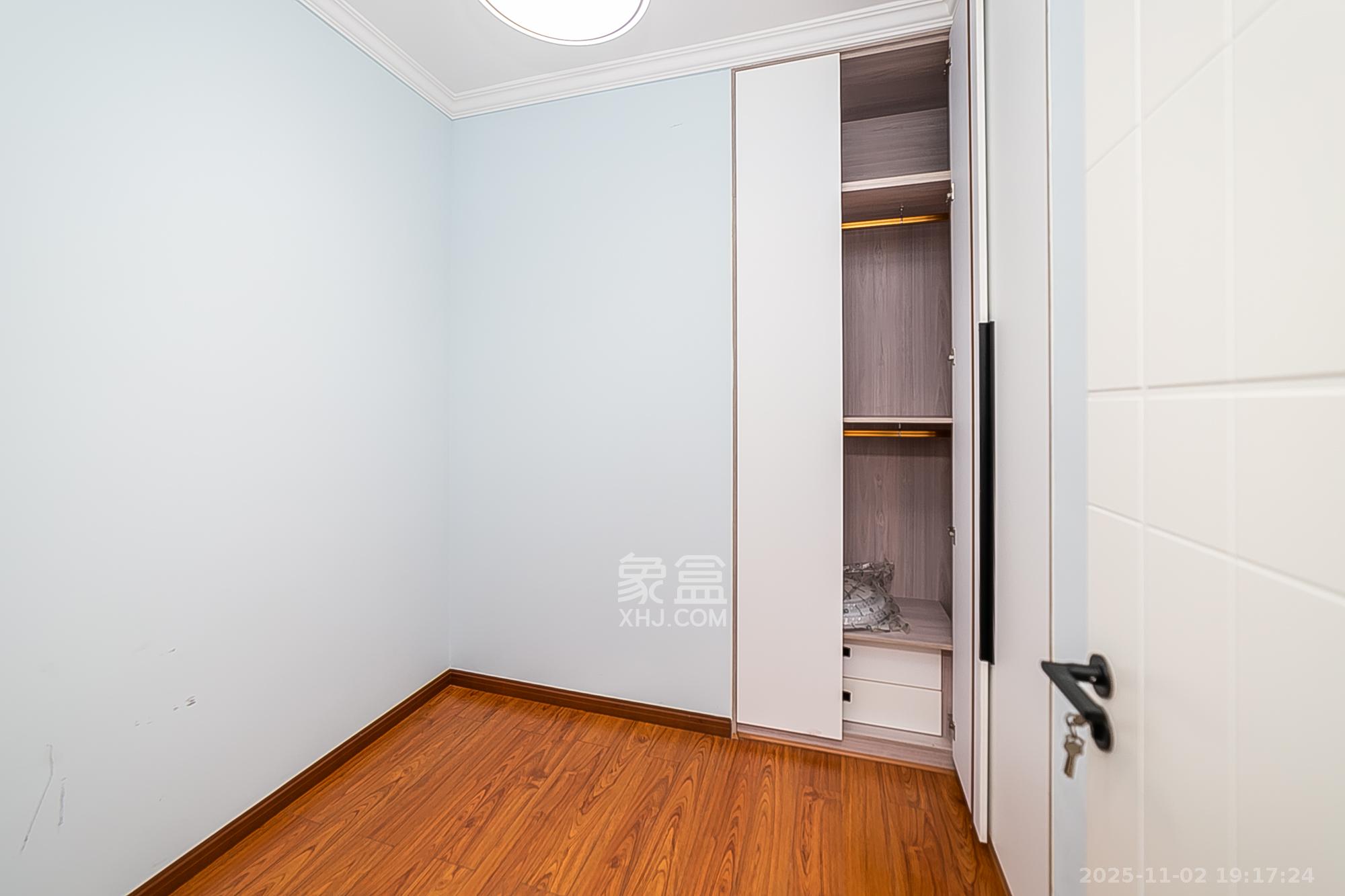 江南华府 3室2厅2卫 88.8万 江南华府 3室2厅2卫 88.8万卧室