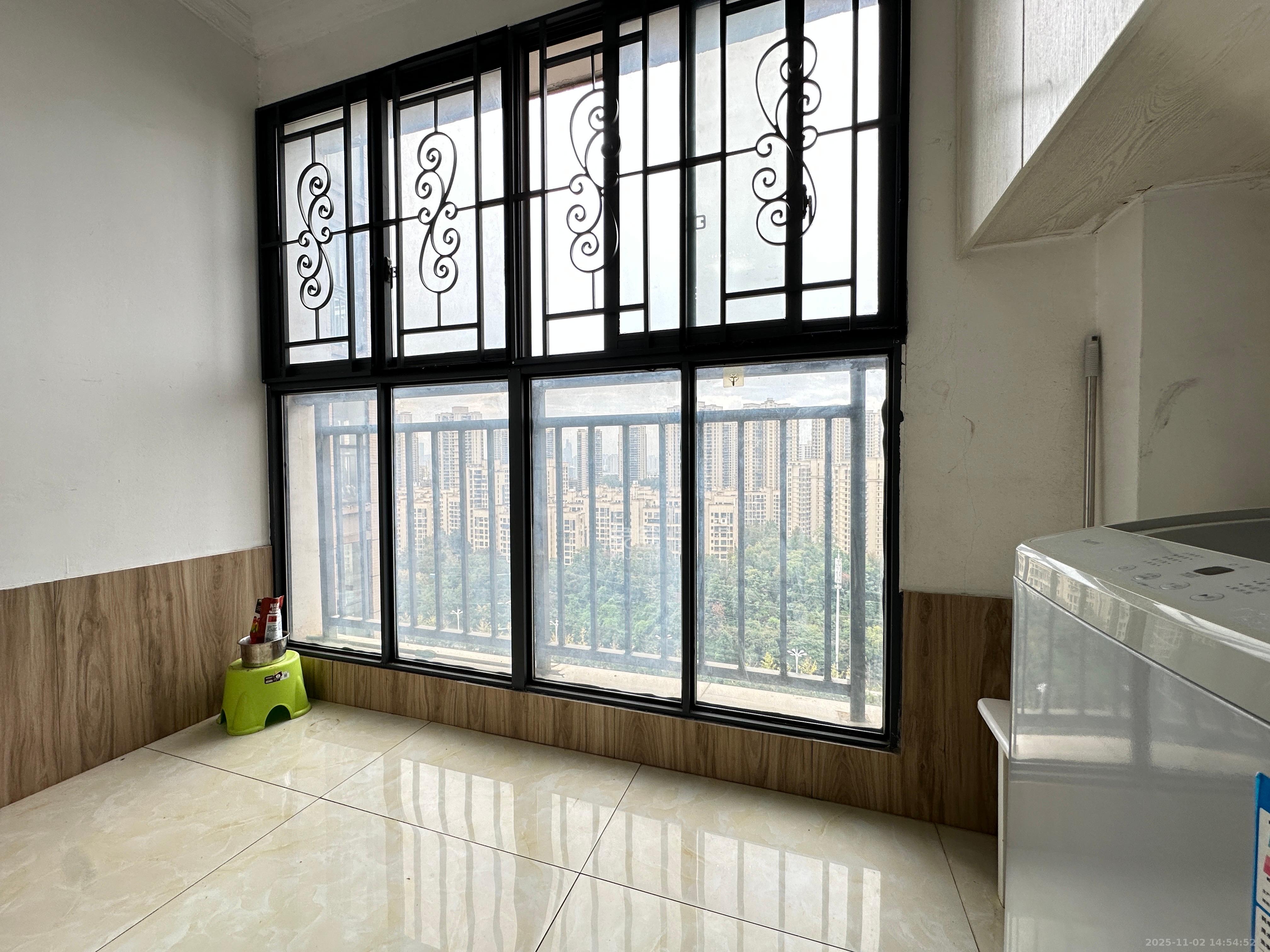 荣盛花语馨苑 3室2厅1卫 2200.0元/月 荣盛花语馨苑 3室2厅1卫 2200.0元/月室内图