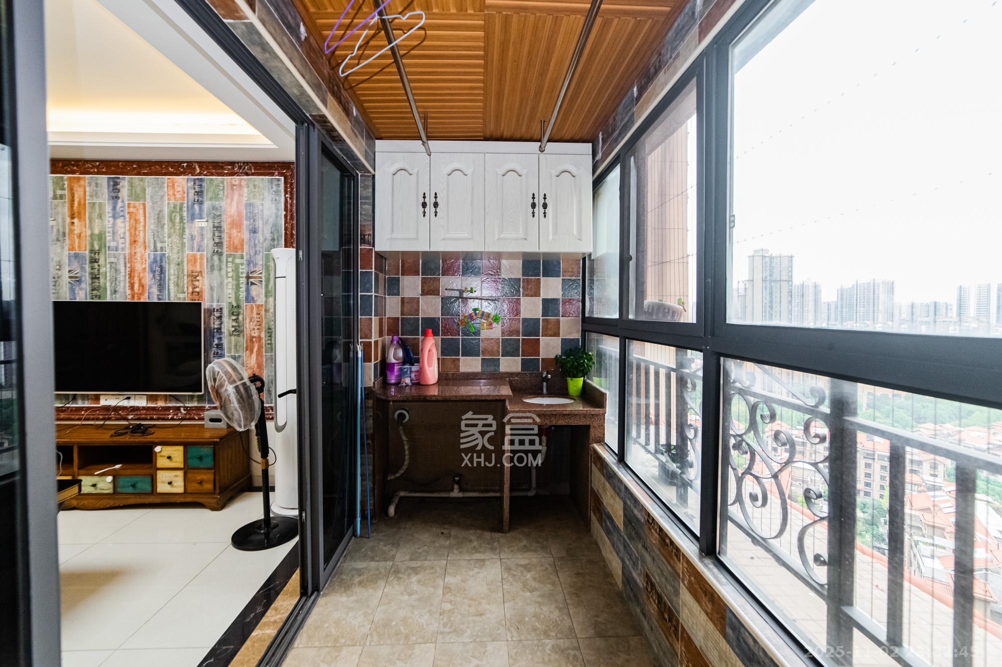 珠江郦城薰衣道  4室2厅2卫    138.0万阳台