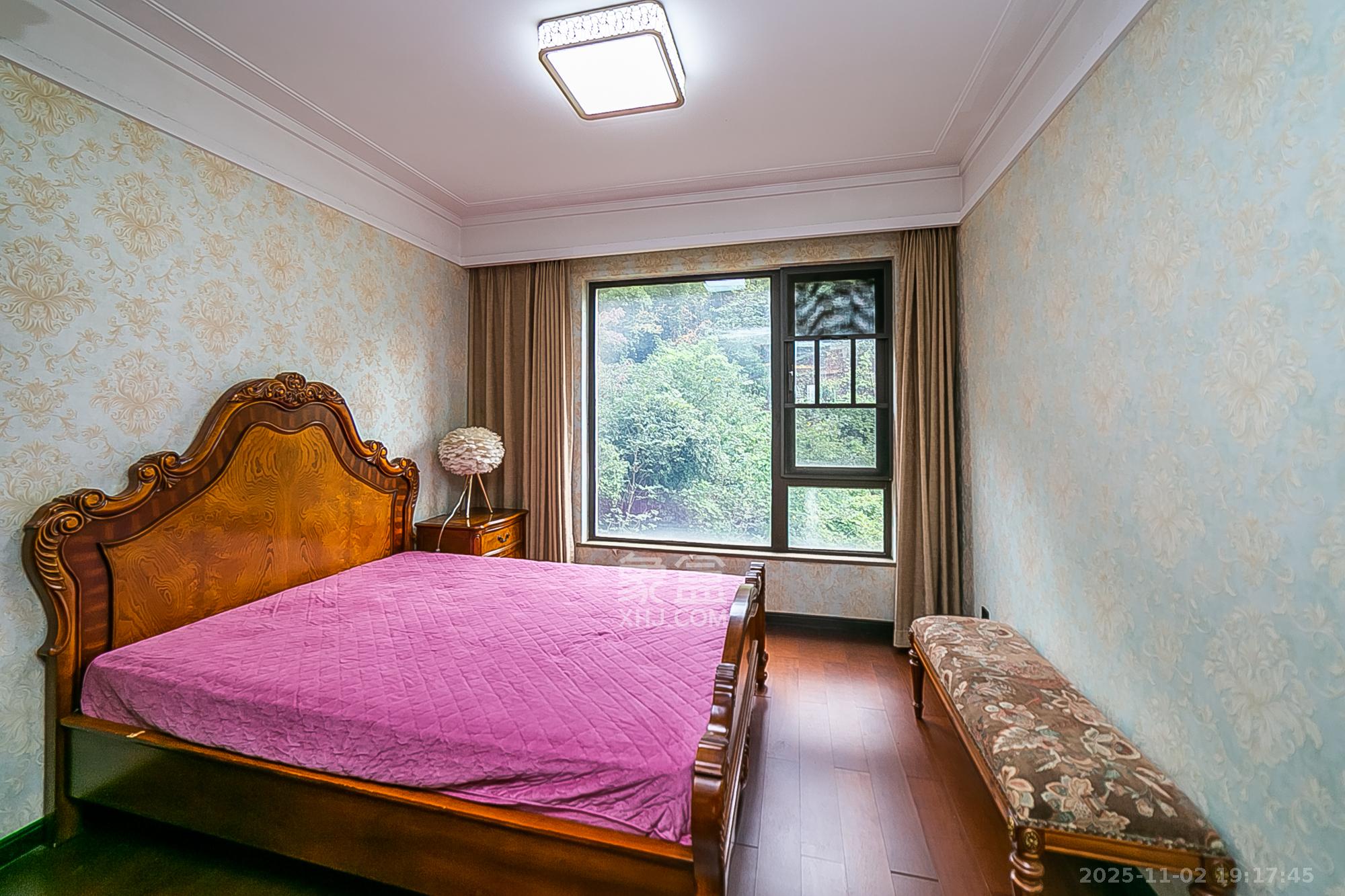 万科紫台  4室2厅2卫    280.0万卧室