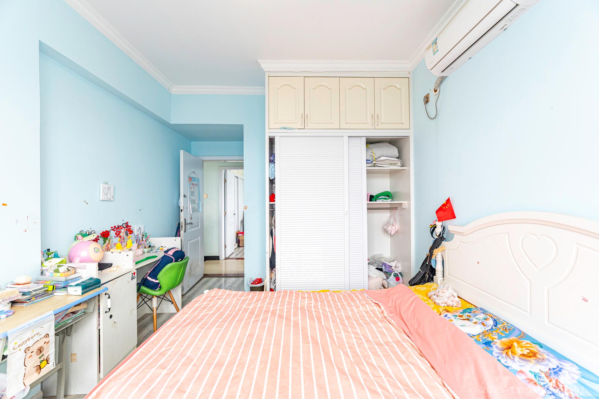 淞雅苑  4室2厅2卫    70.0万卧室