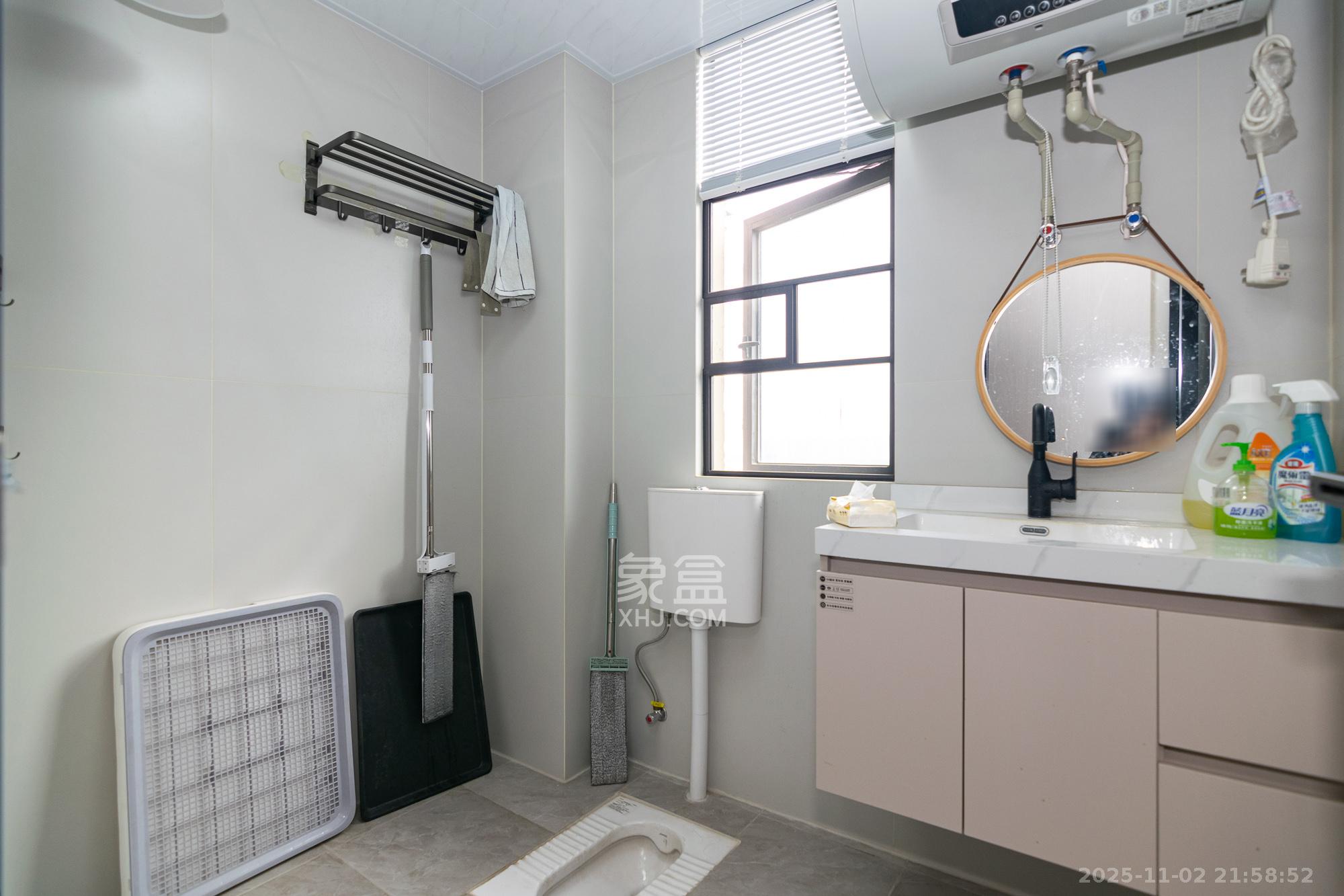 大汉汉府一期 4室2厅2卫 100.0万 大汉汉府一期 4室2厅2卫 100.0万卫生间