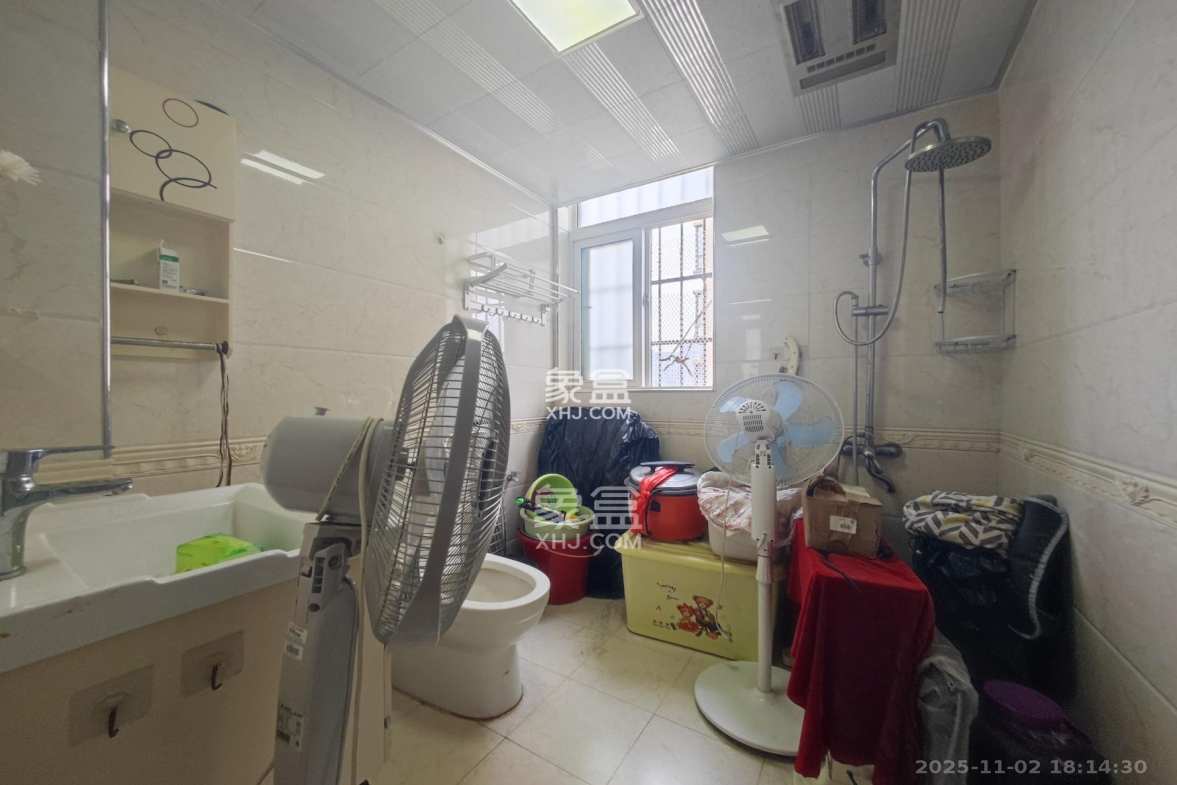 丰园城(鄱阳小区二期) 3室2厅2卫 73.8万 丰园城(鄱阳小区二期) 3室2厅2卫 73.8万卫生间