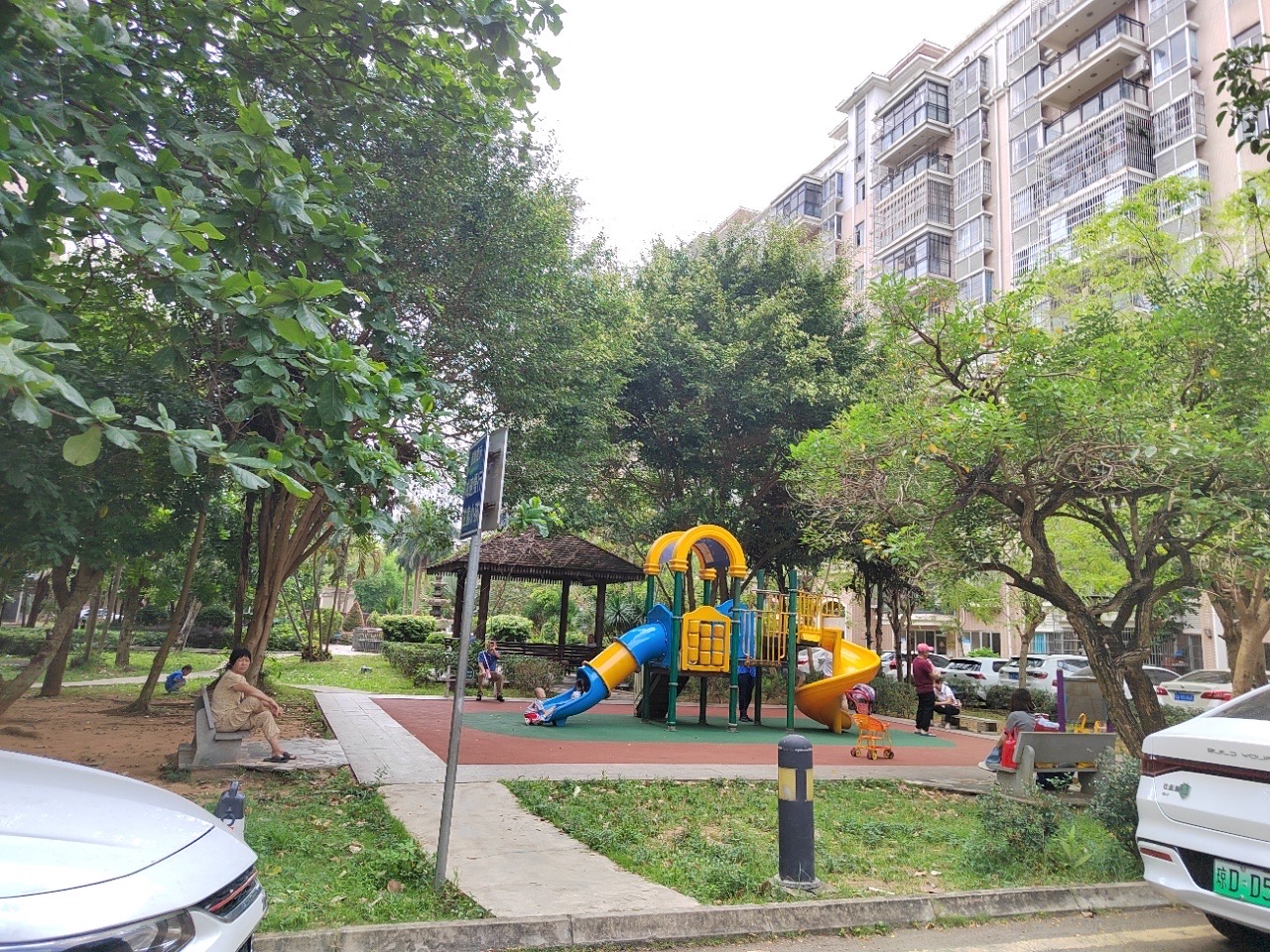 宝源花园 3室2厅2卫 165.0万 宝源花园 3室2厅2卫 165.0万客厅