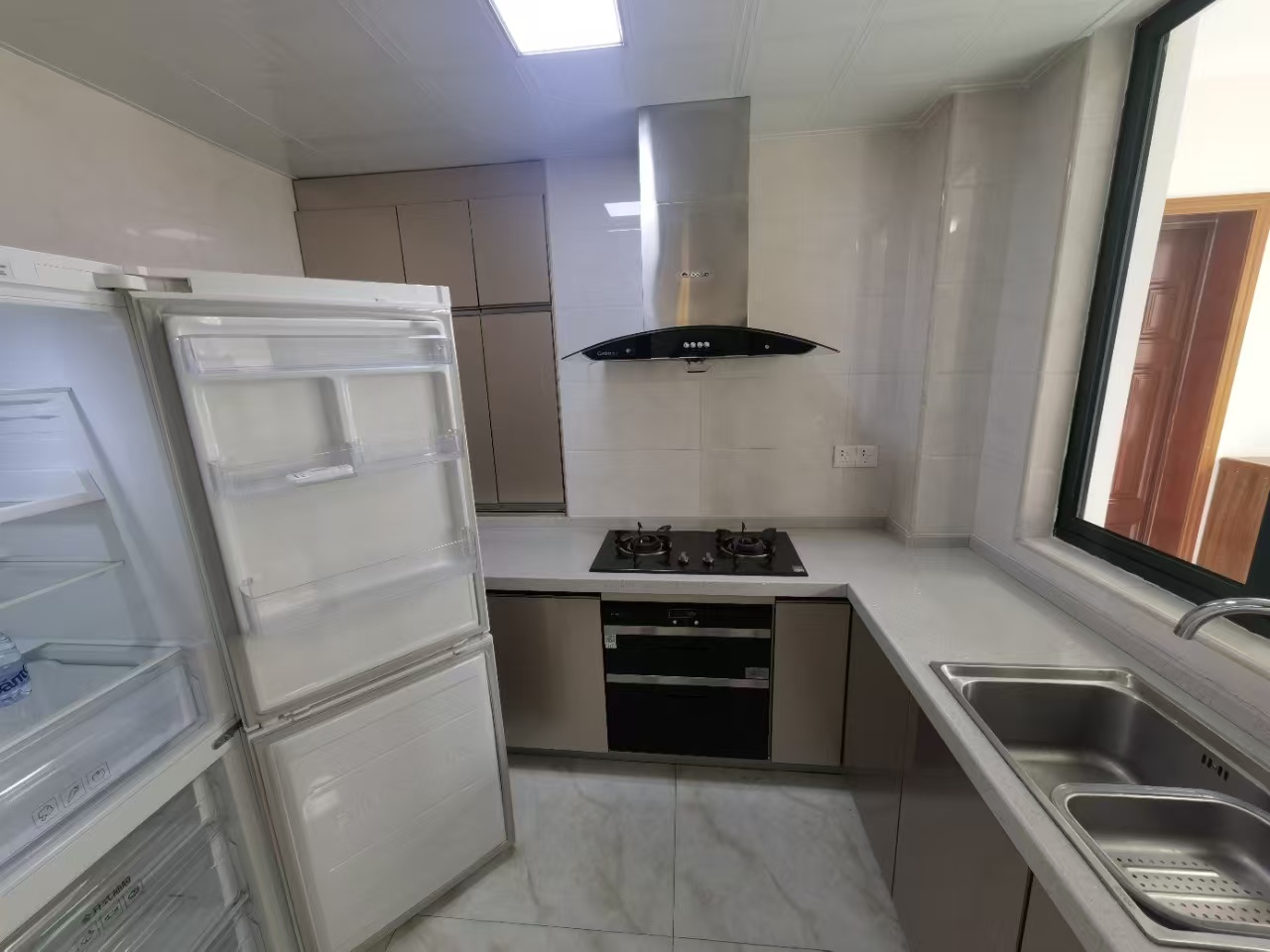 海阔天空-国瑞城四期(爵仕苑) 2室2厅1卫 4200.0元/月 海阔天空-国瑞城四期(爵仕苑) 2室2厅1卫 4200.0元/月室内图