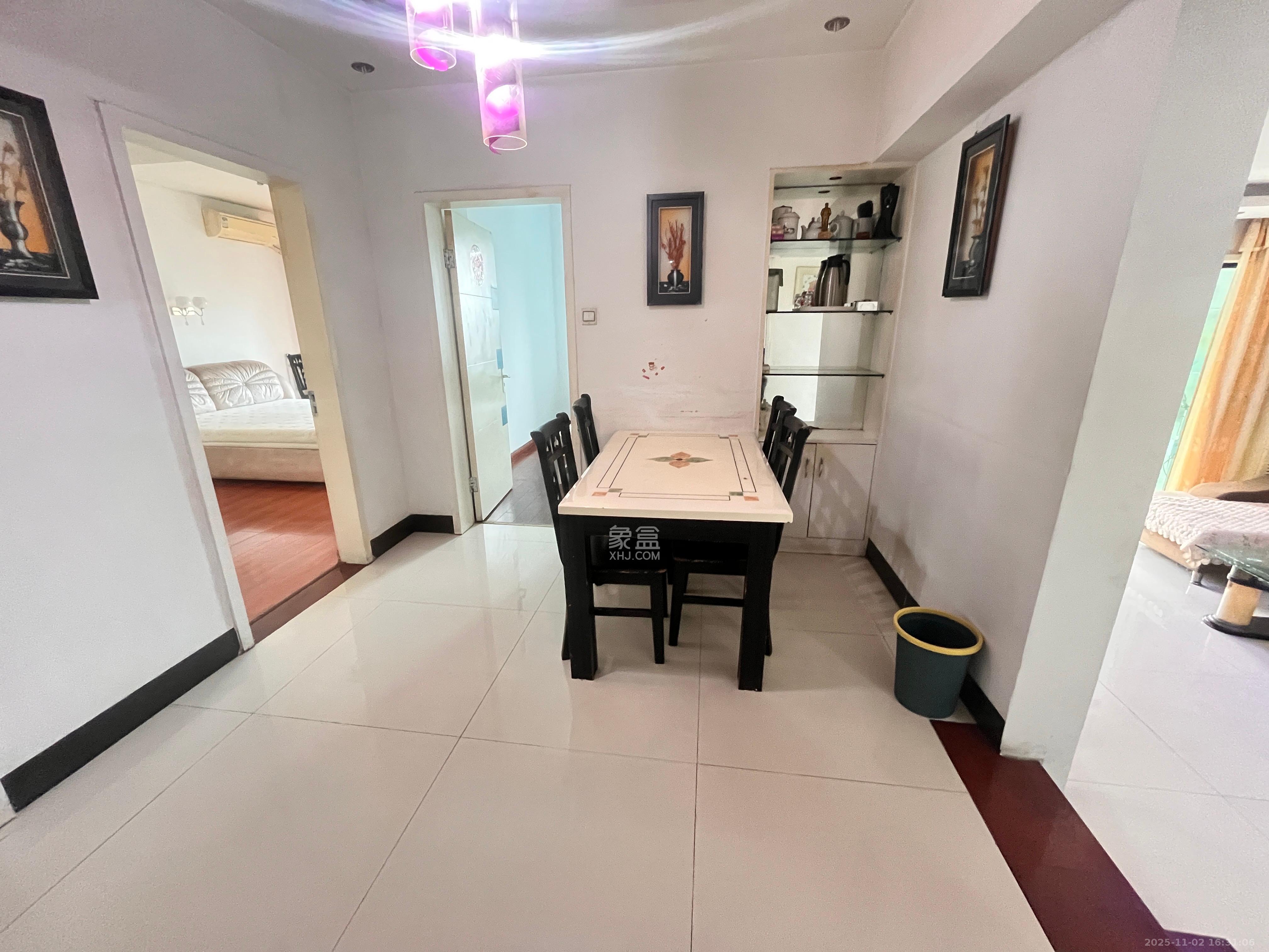 王府花园  3室2厅2卫    3000.0元/月室内图