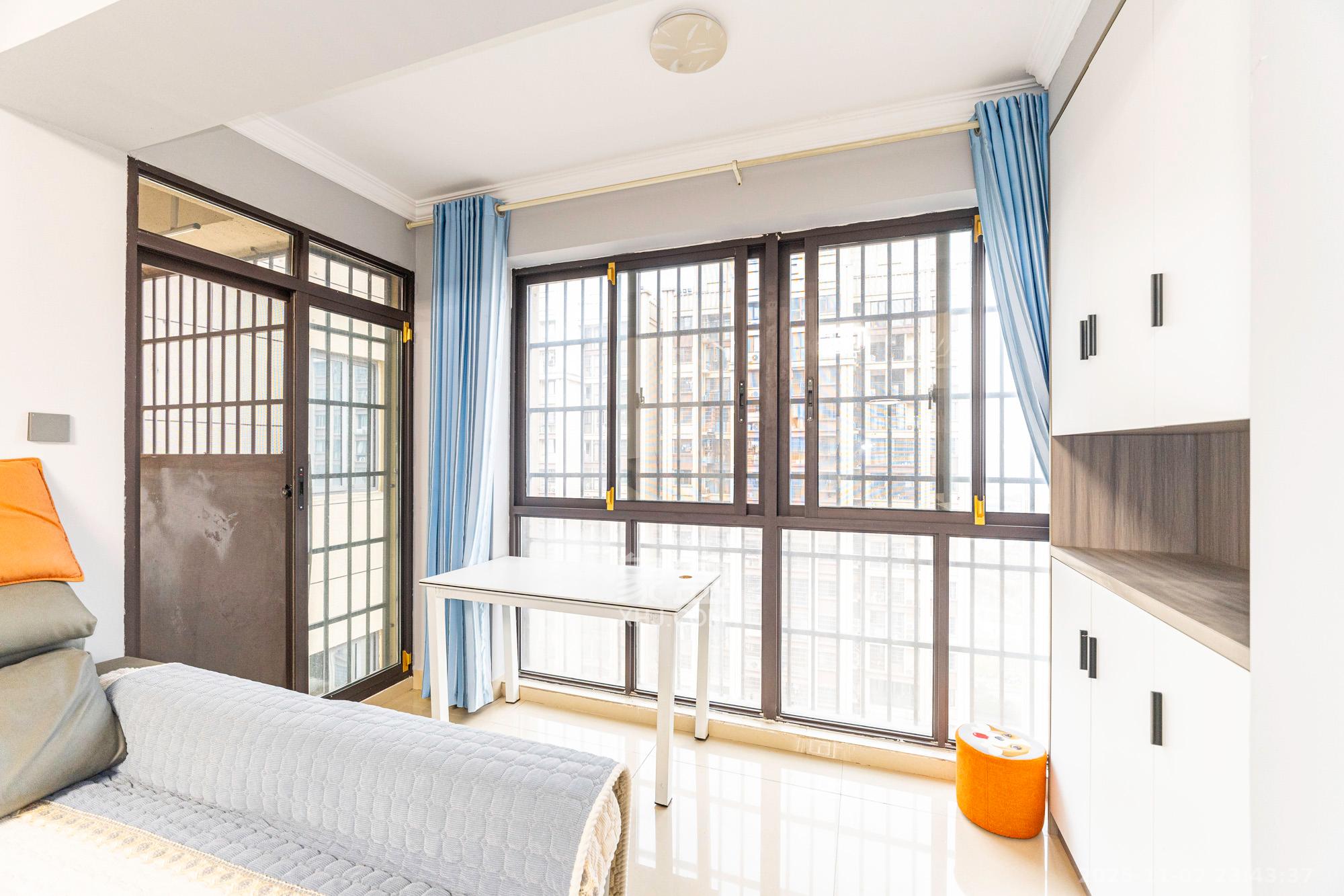 东方美地  3室2厅2卫    78.8万阳台