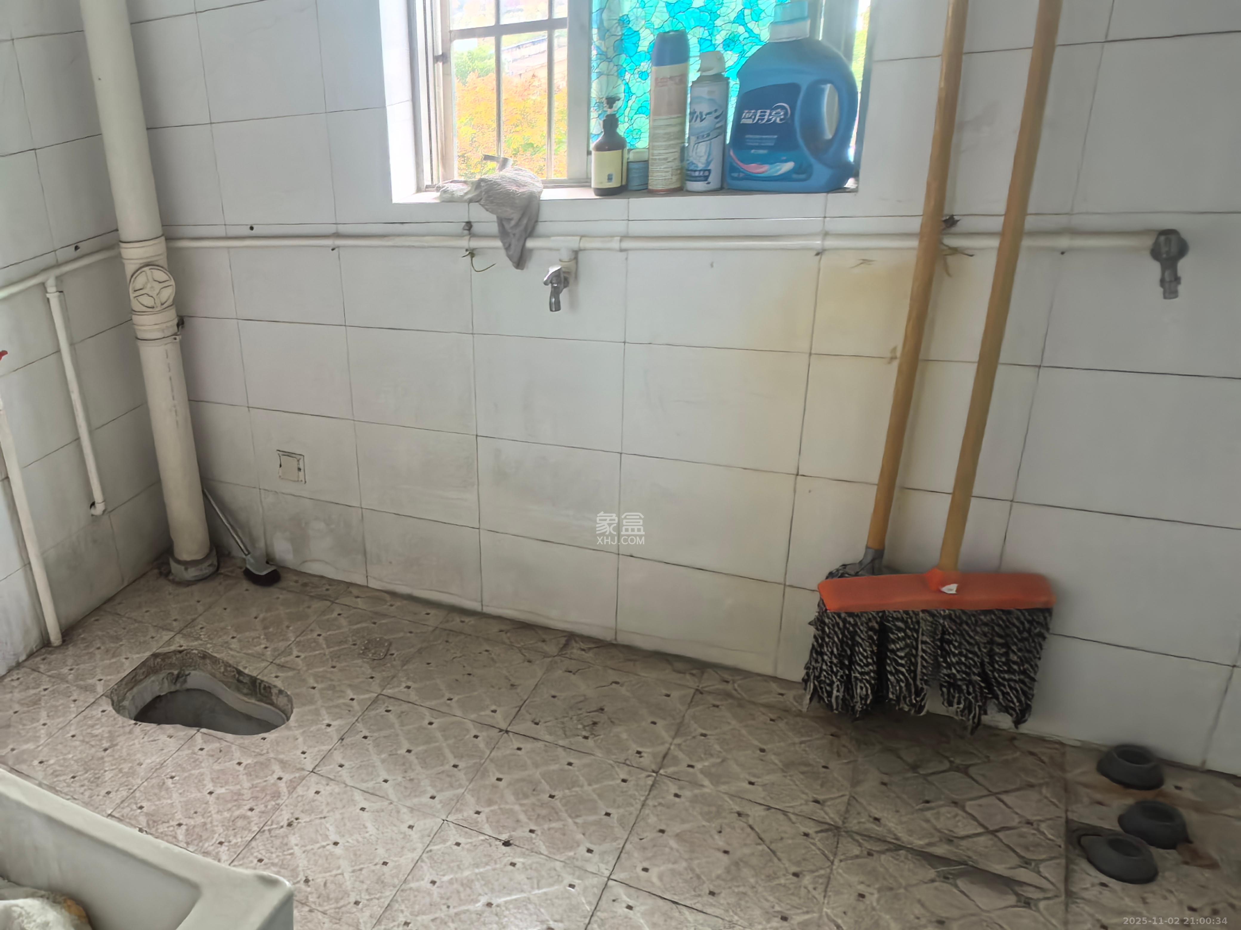 中南汽车世界  4室2厅1卫    1800.0元/月室内图