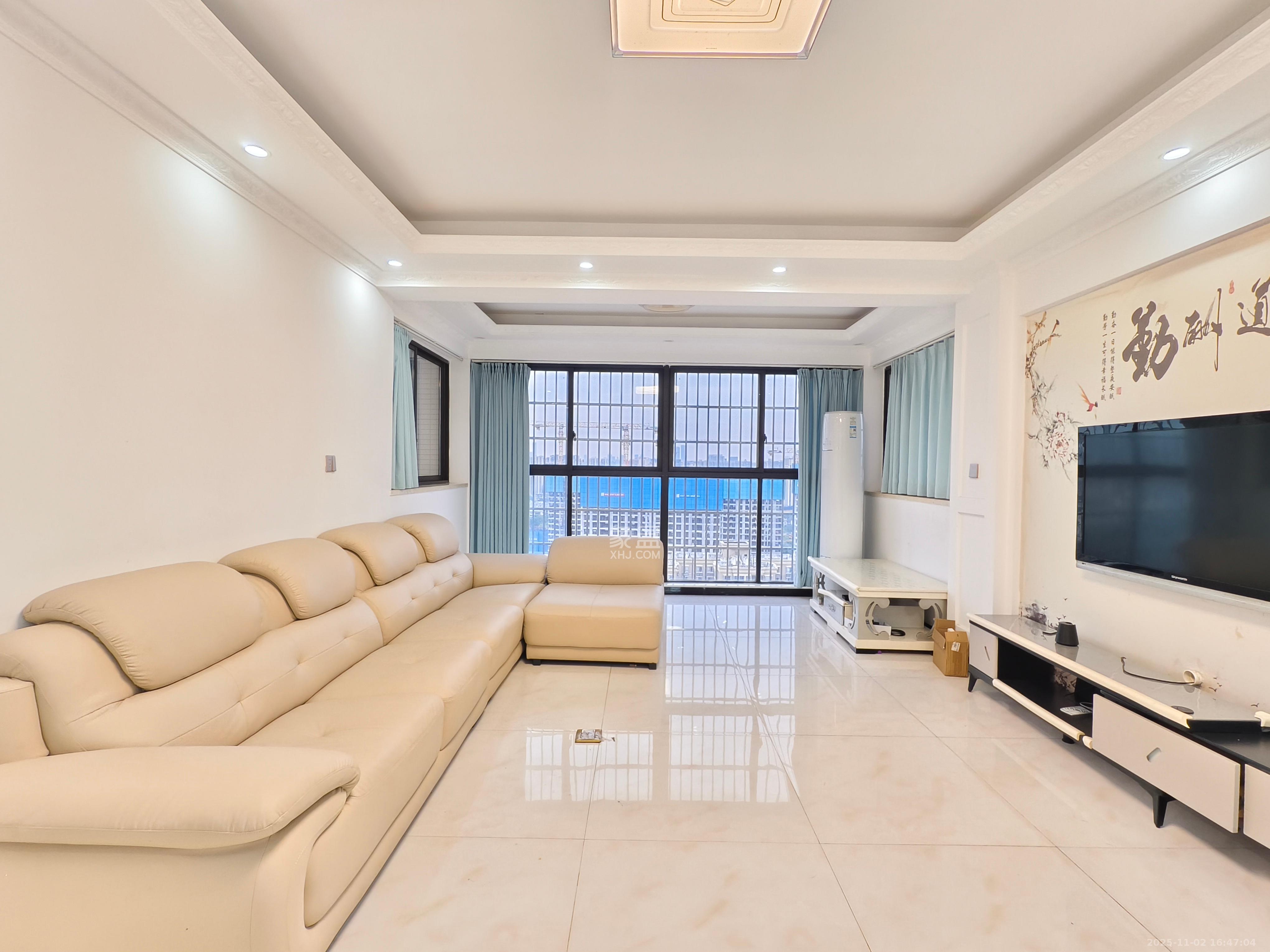 乐尚城 4室2厅2卫 2600.0元/月 乐尚城 4室2厅2卫 2600.0元/月室内图