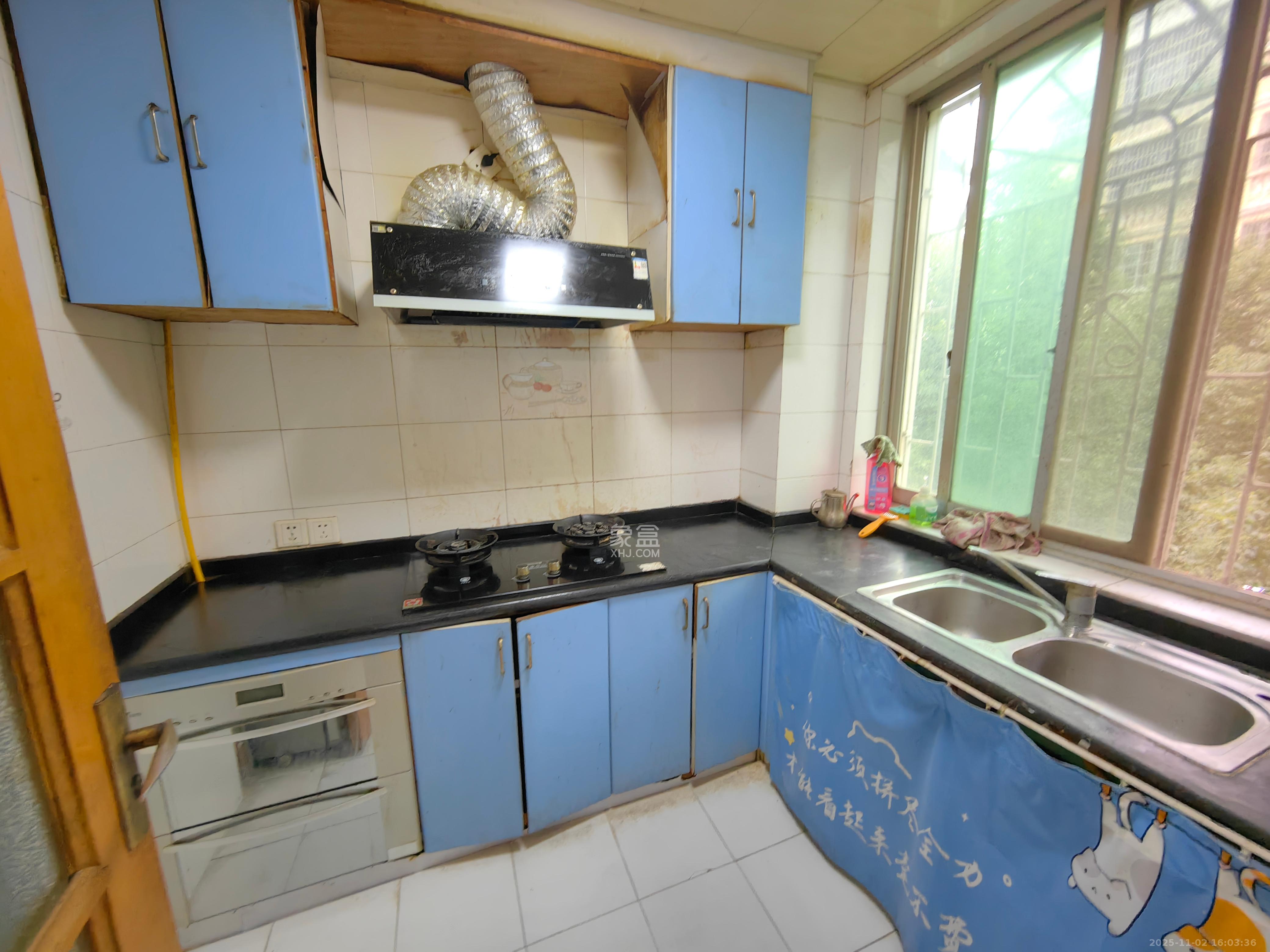 中南汽车世界 2室2厅1卫 1200.0元/月 中南汽车世界 2室2厅1卫 1200.0元/月室内图