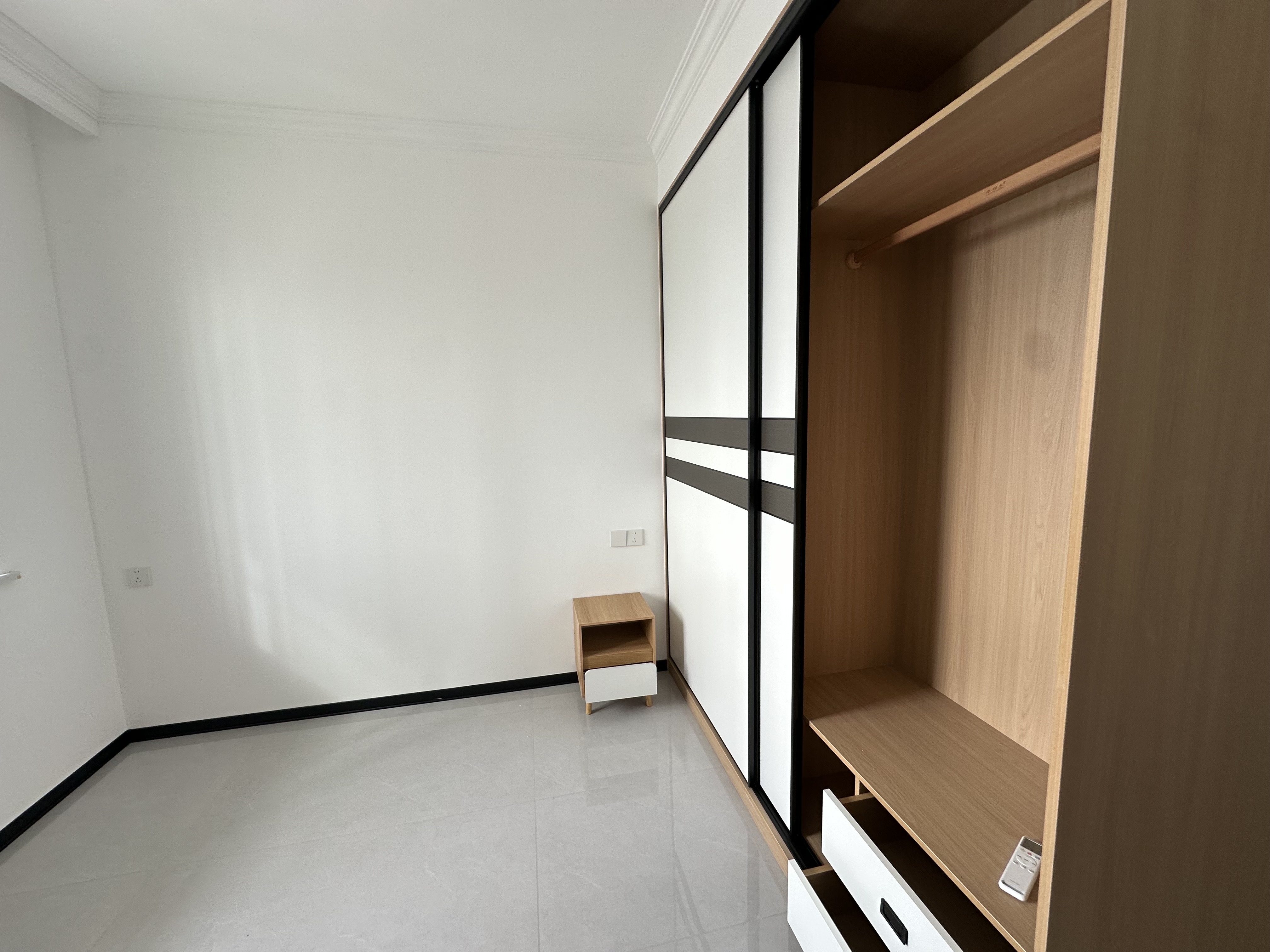 和景家园二期  1室0厅0卫    1800.0元/月 和景家园二期  1室0厅0卫    1800.0元/月户型图