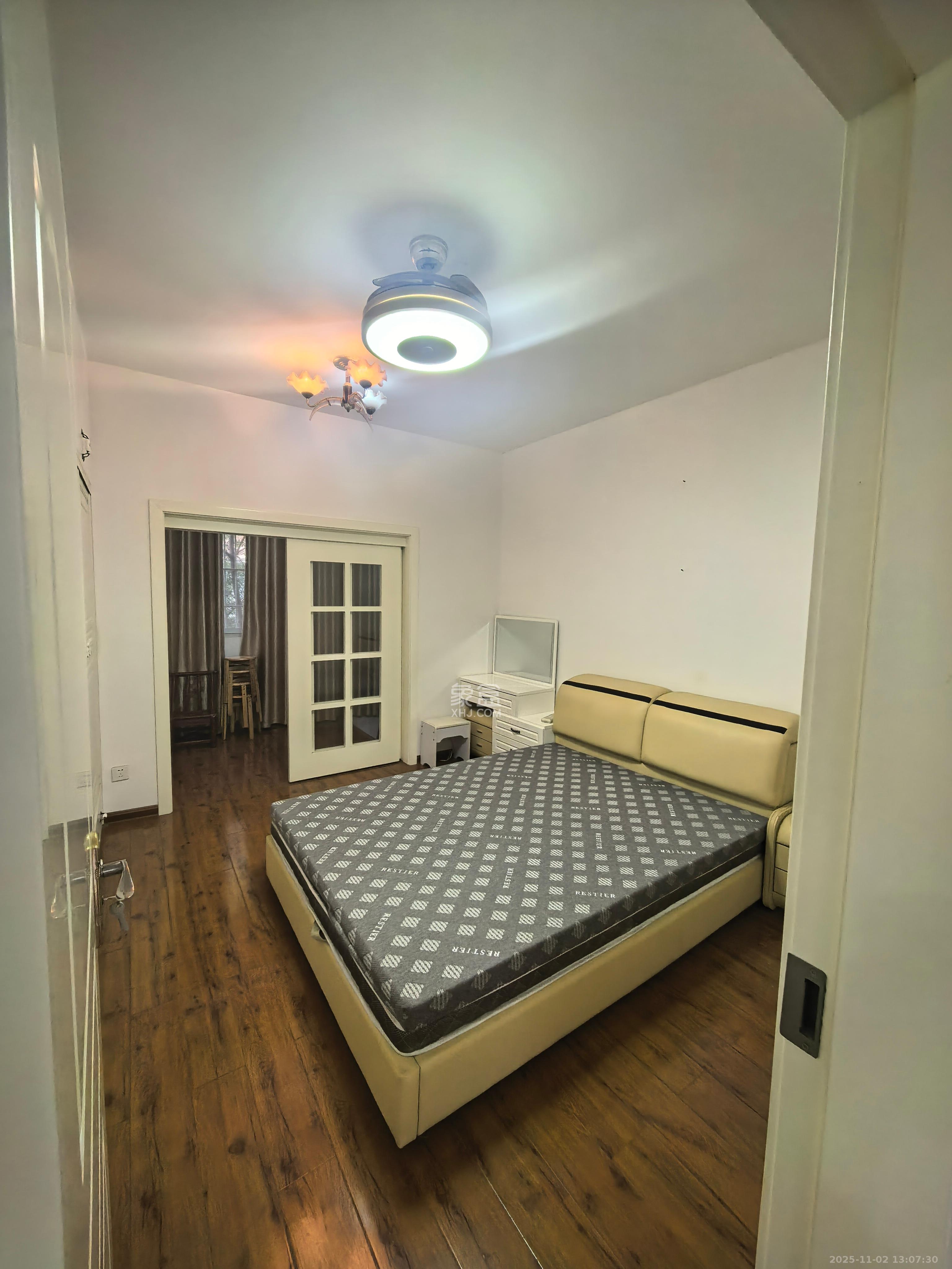 二机小区  2室2厅1卫    1800.0元/月室内图