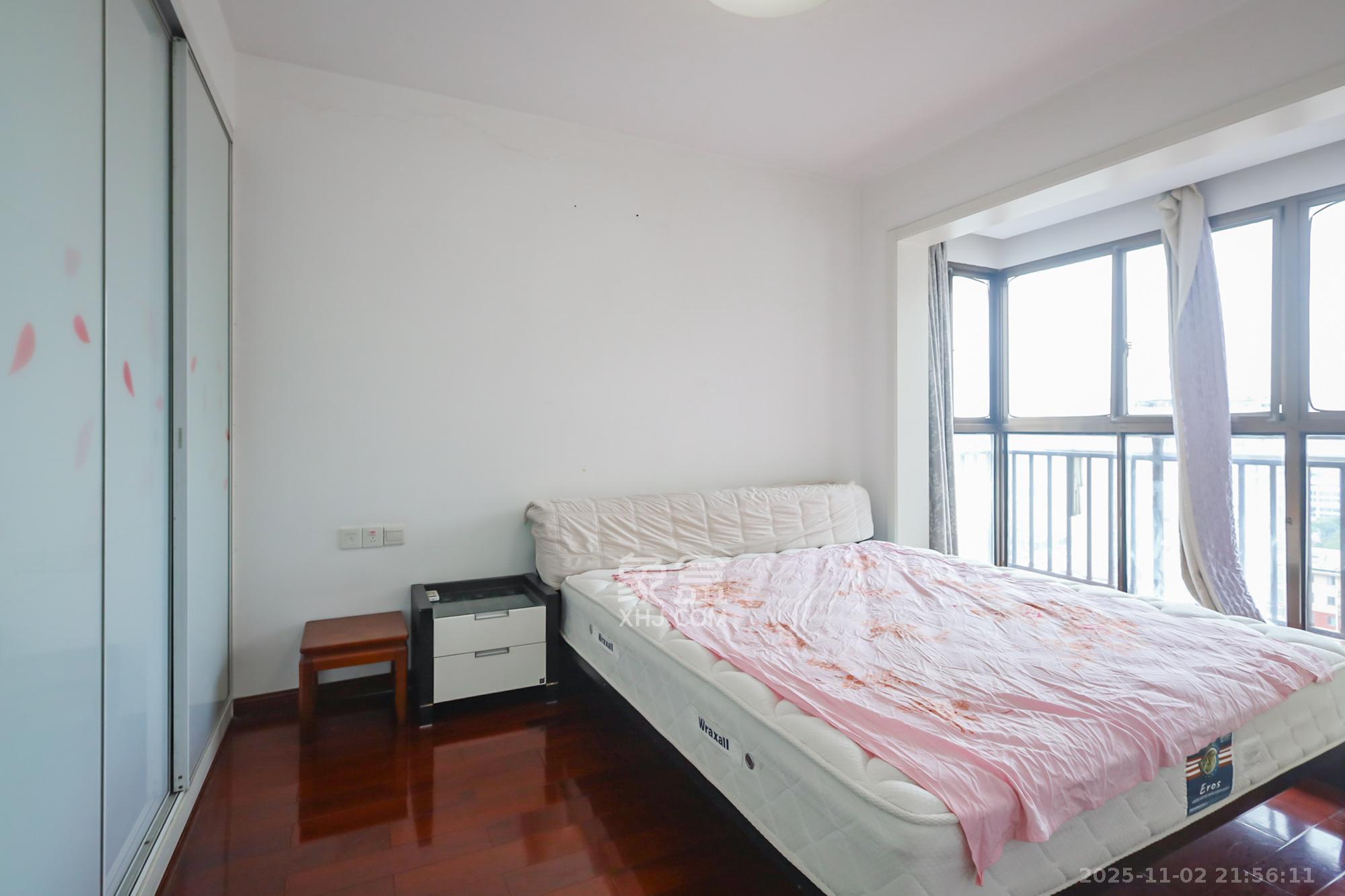 风华四季园  3室2厅2卫    102.0万卧室