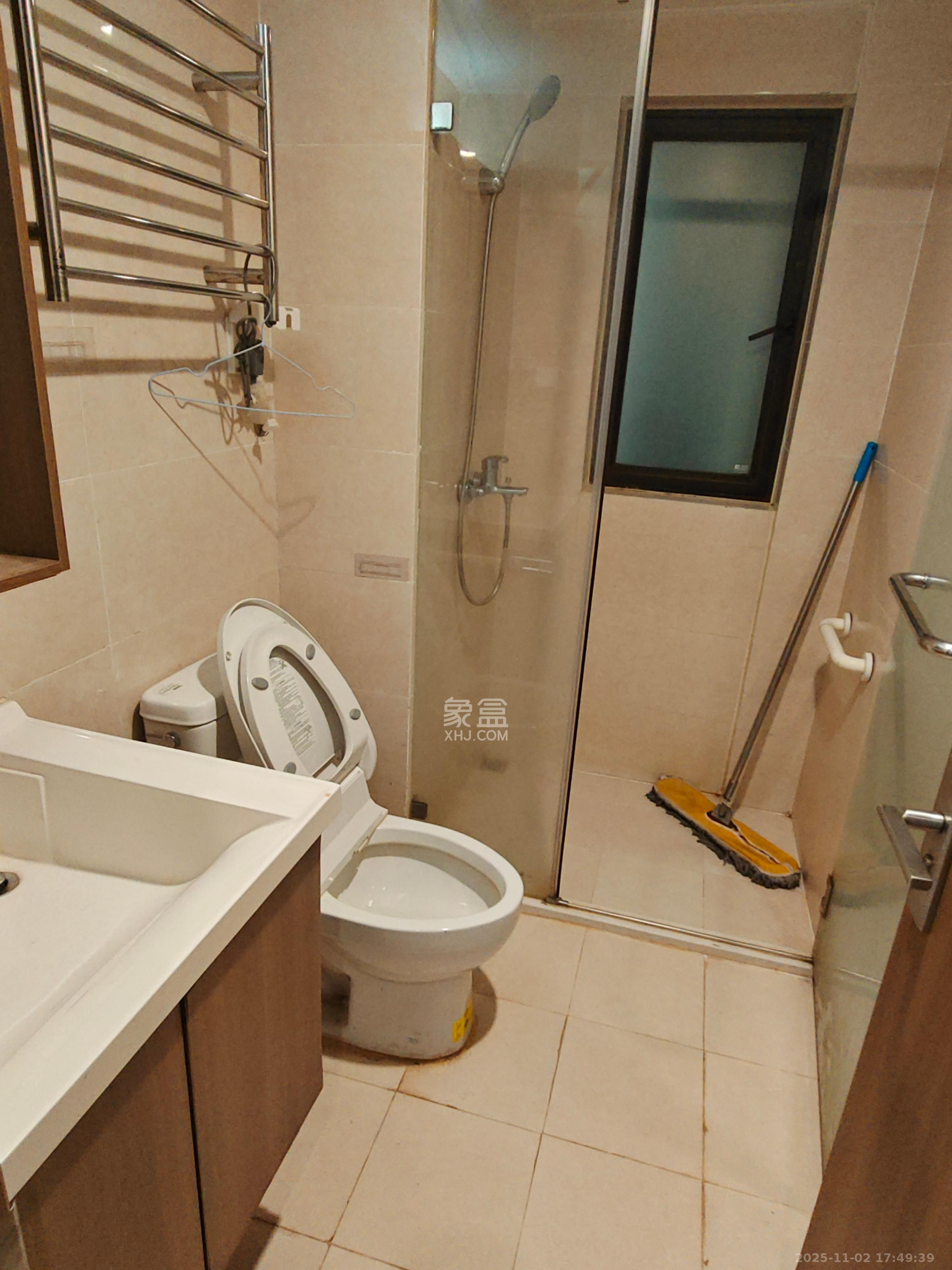 保利香槟国际  3室2厅1卫    2300.0元/月室内图