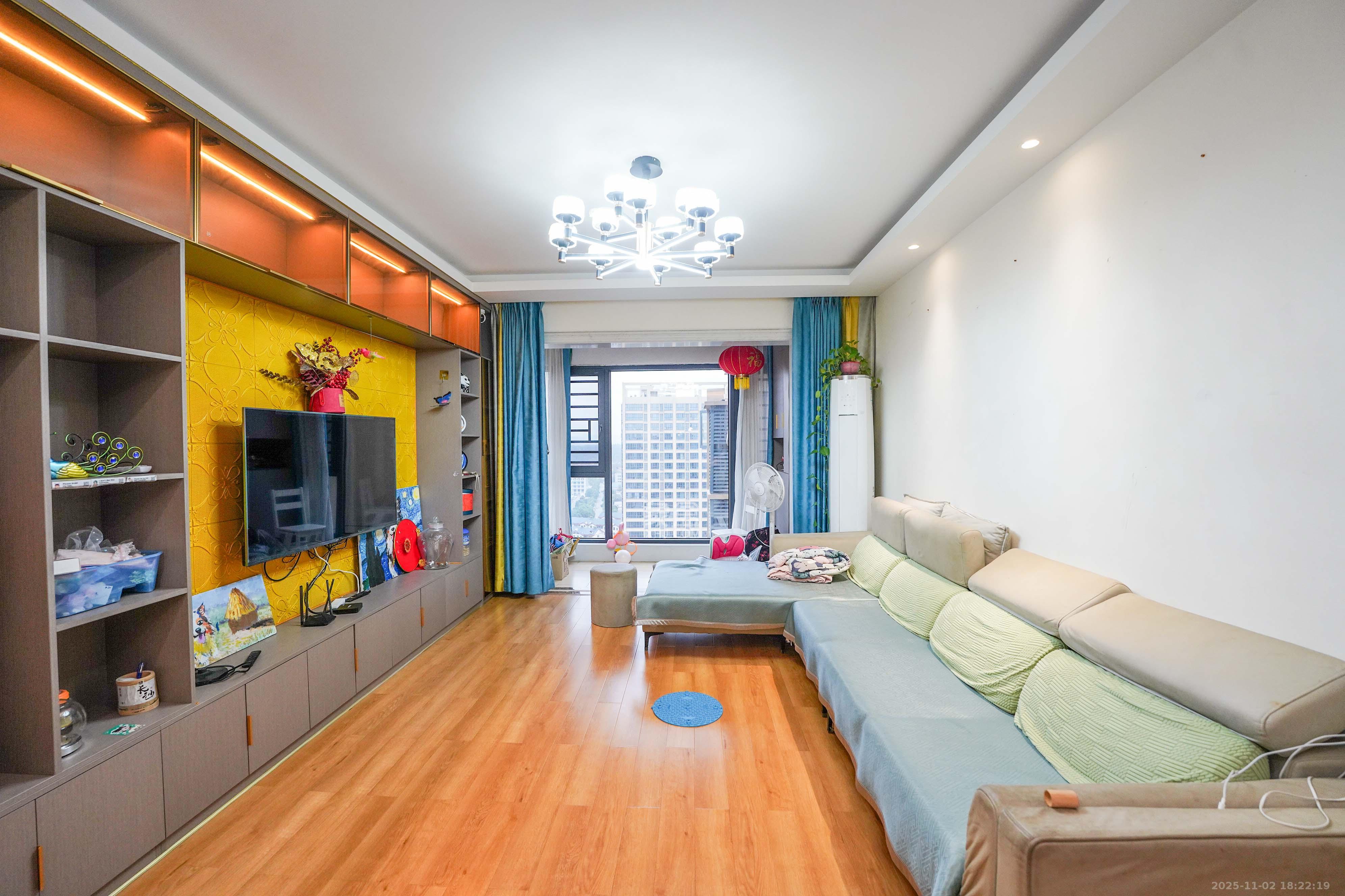 中建璟和城 3室2厅2卫 105.0万 中建璟和城 3室2厅2卫 105.0万客厅