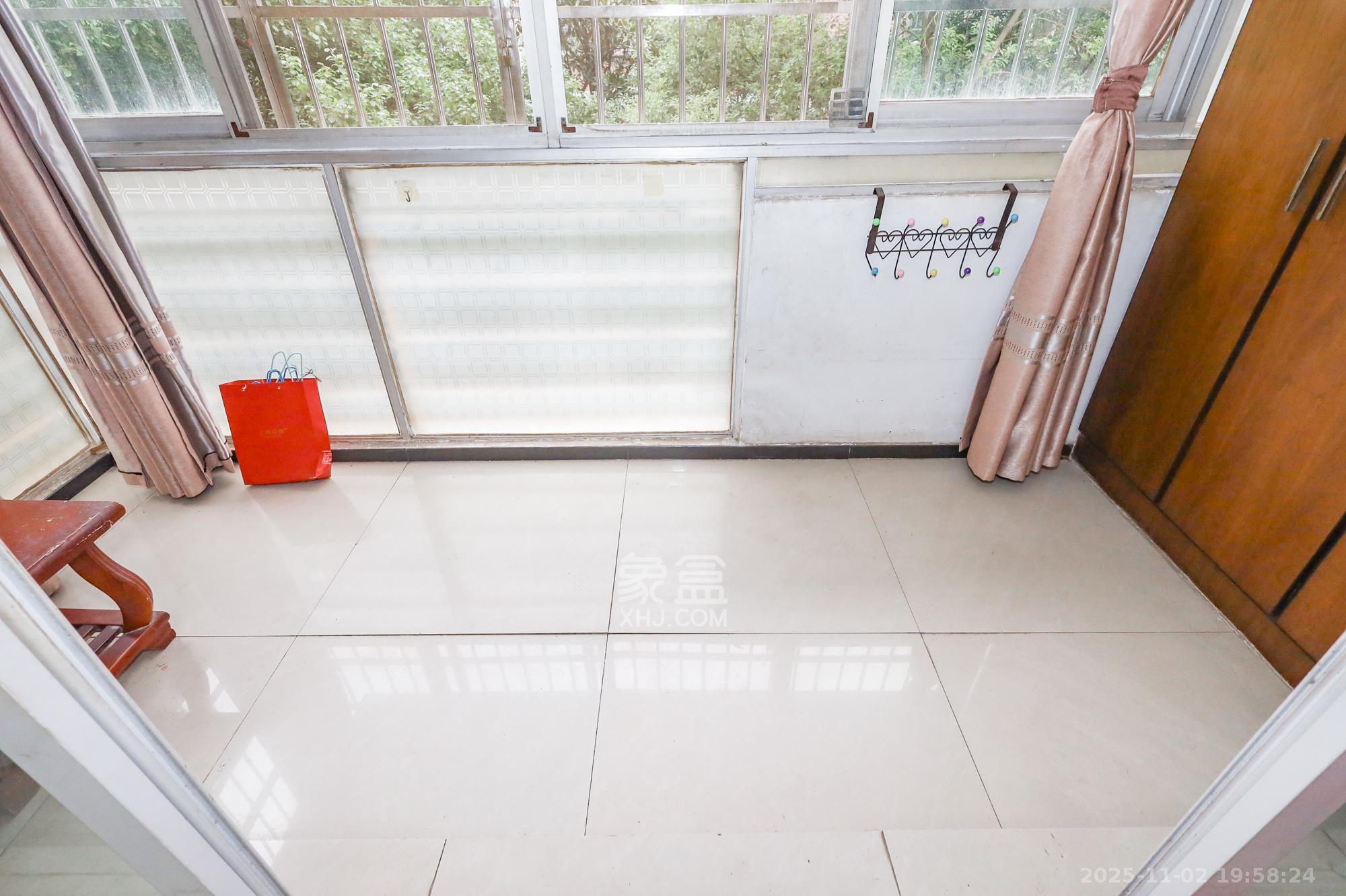 枫林绿洲 2室1厅1卫 68.0万 枫林绿洲 2室1厅1卫 68.0万阳台