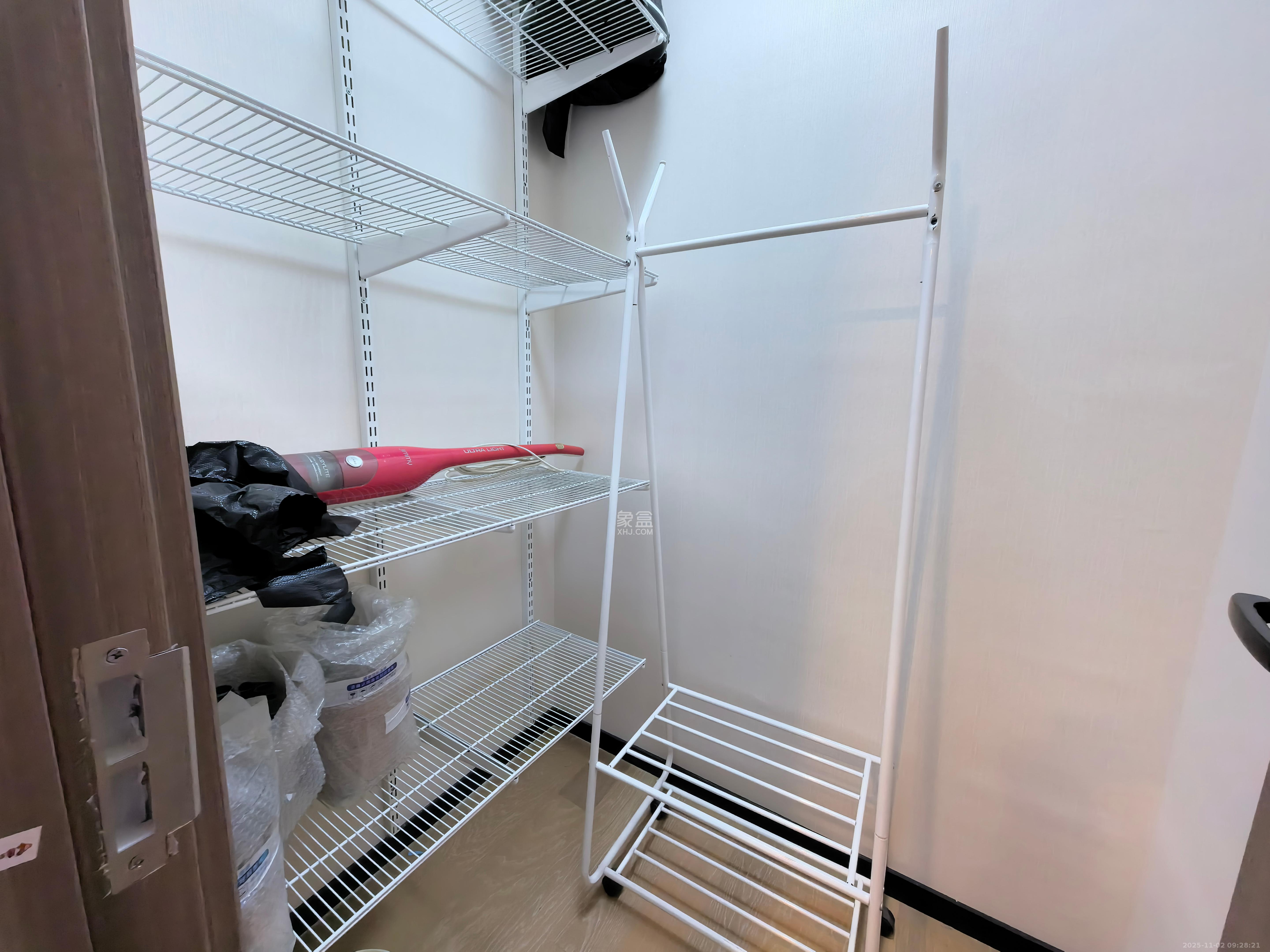 中海阅溪府  3室2厅2卫    2500.0元/月室内图