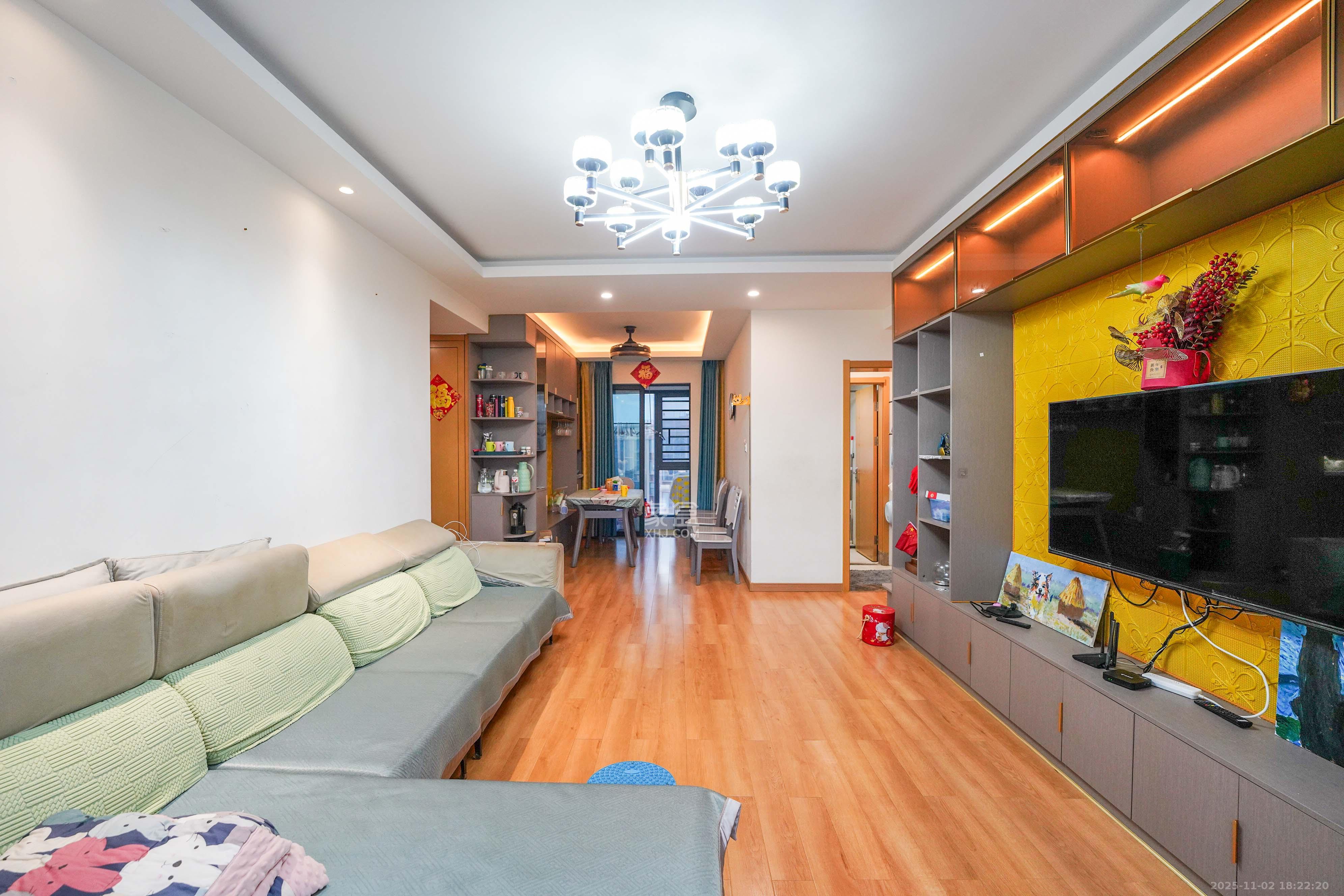 中建璟和城  3室2厅2卫    105.0万客厅