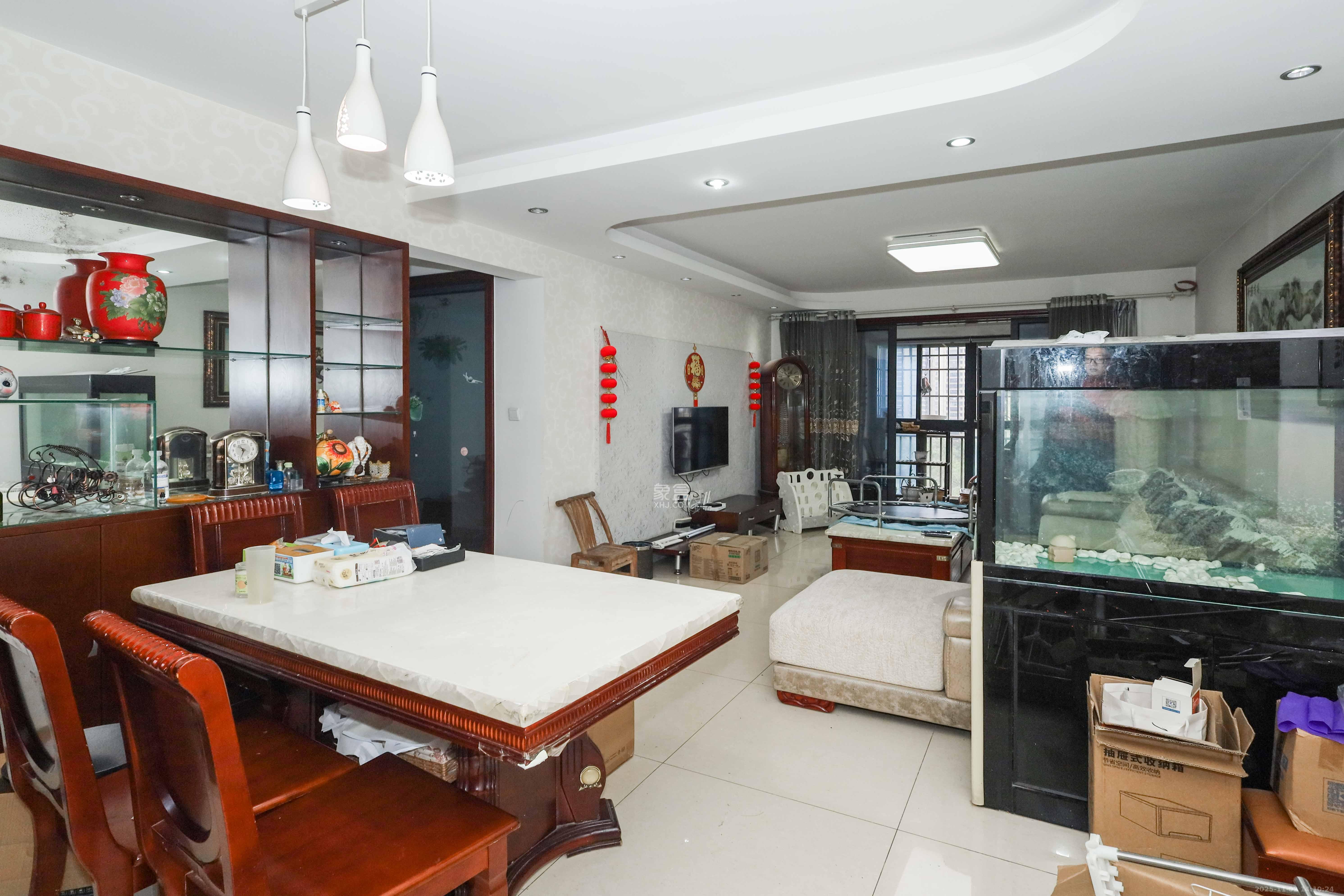 保利麓谷林语A区  4室2厅2卫    120.0万 保利麓谷林语A区  4室2厅2卫    120.0万客厅