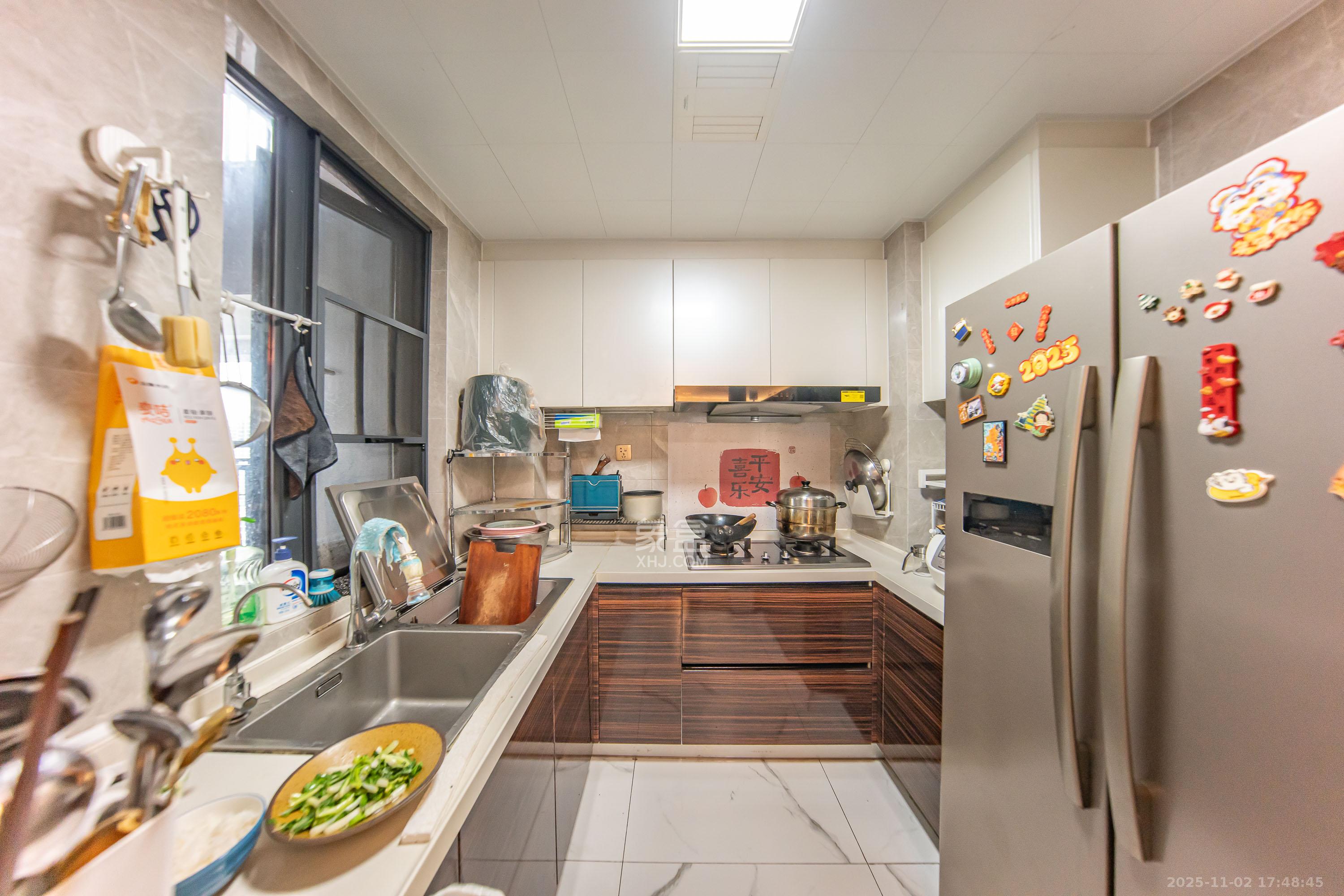 中海阅麓山一期  3室2厅2卫    150.0万厨房