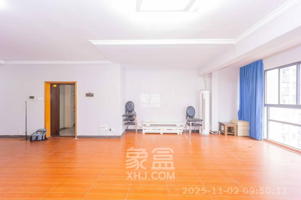 建鸿达华都(华都小户型及大华写字楼) 4室2厅3卫 5000.0元/月 建鸿达华都(华都小户型及大华写字楼) 4室2厅3卫 5000.0元/月室内图