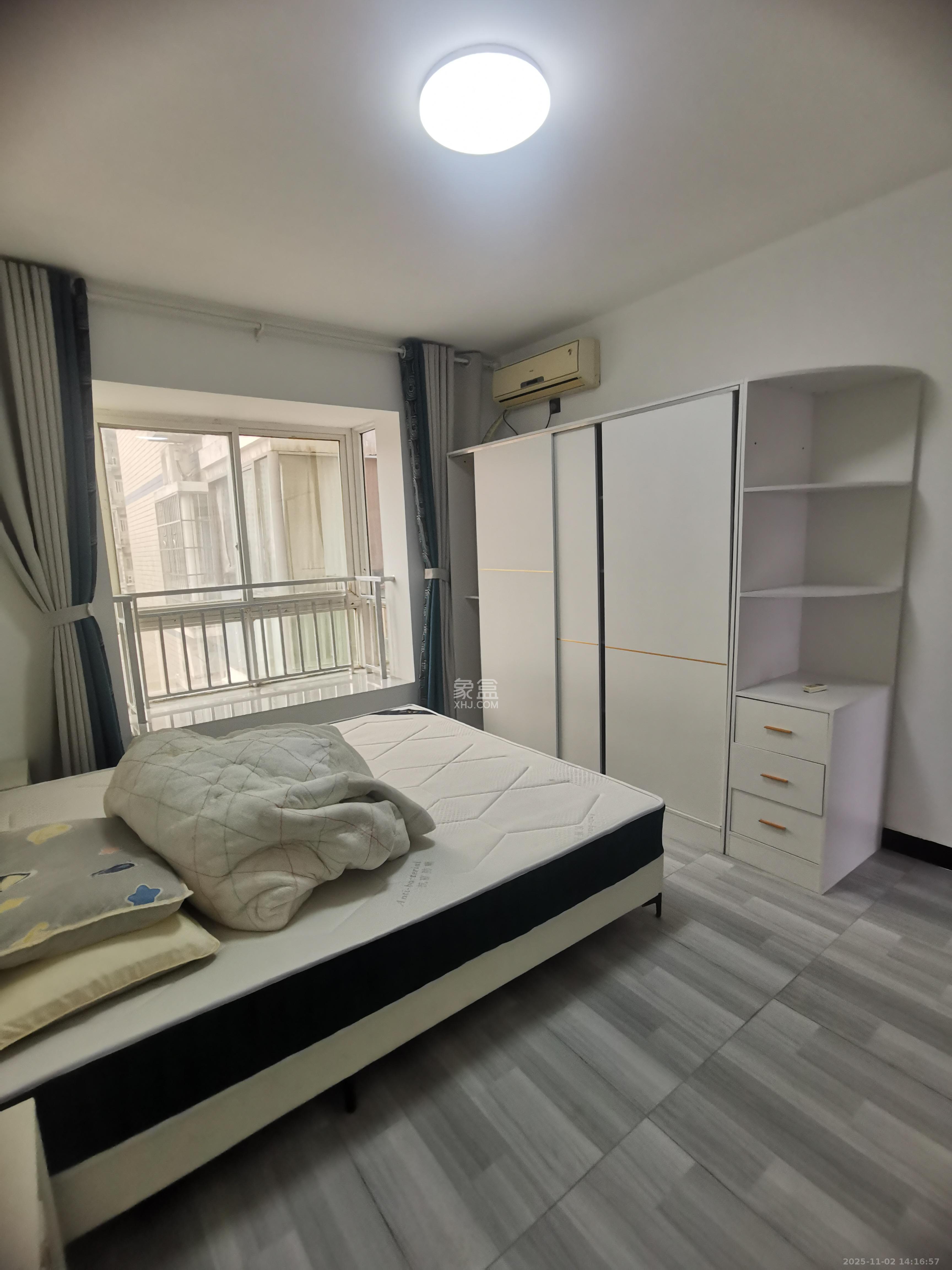 麓谷E家人  1室2厅1卫    2800.0元/月室内图