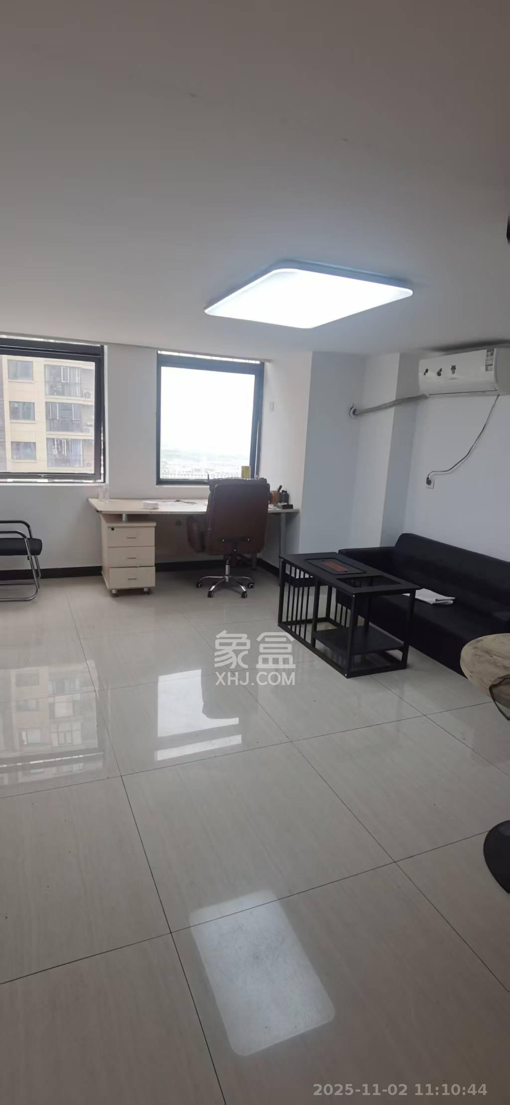 华润置地广场二期  2室1厅1卫    1600.0元/月