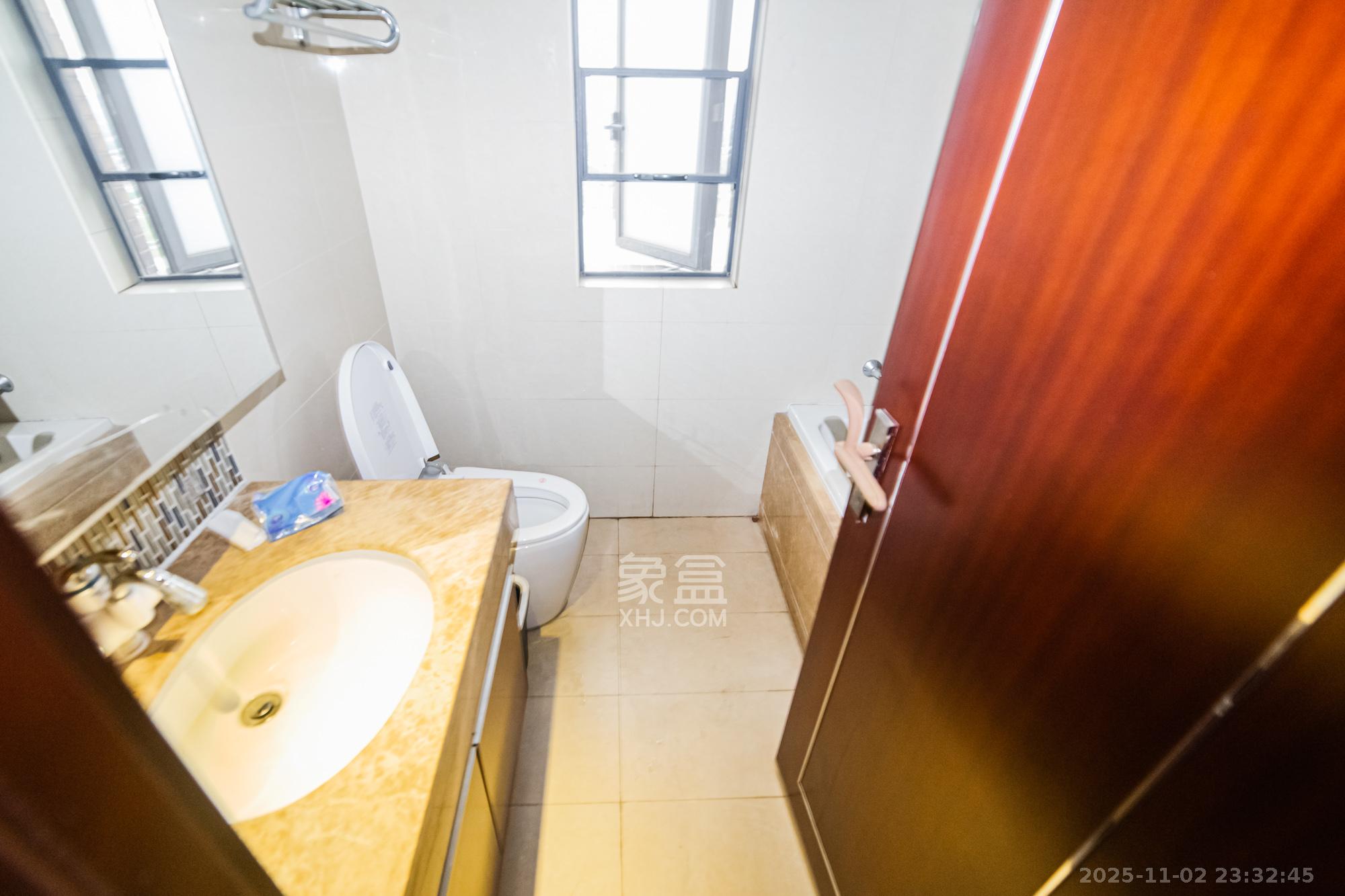 珠江郦城薰衣道  4室2厅2卫    138.0万卫生间