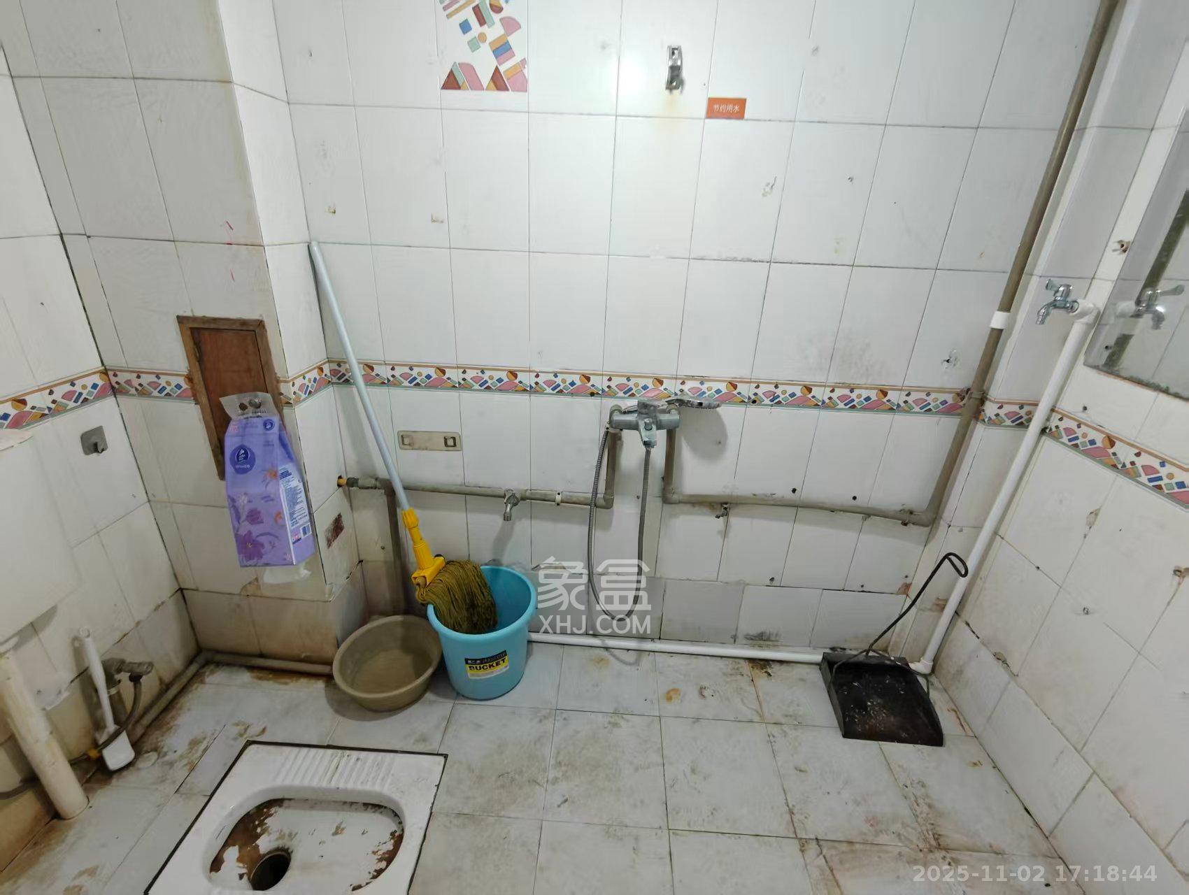 韭菜园商住楼  2室2厅2卫    2600.0元/月室内图