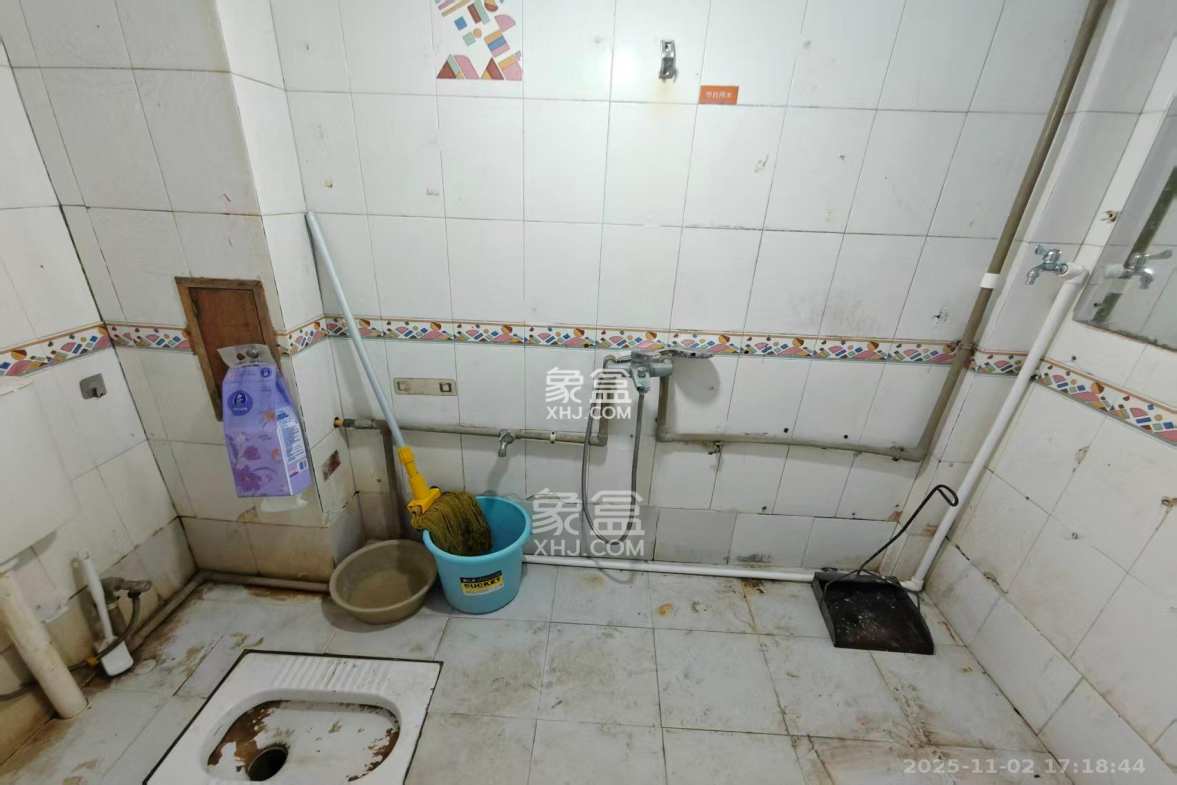 韭菜园商住楼 2室2厅2卫 2600.0元/月 韭菜园商住楼 2室2厅2卫 2600.0元/月室内图