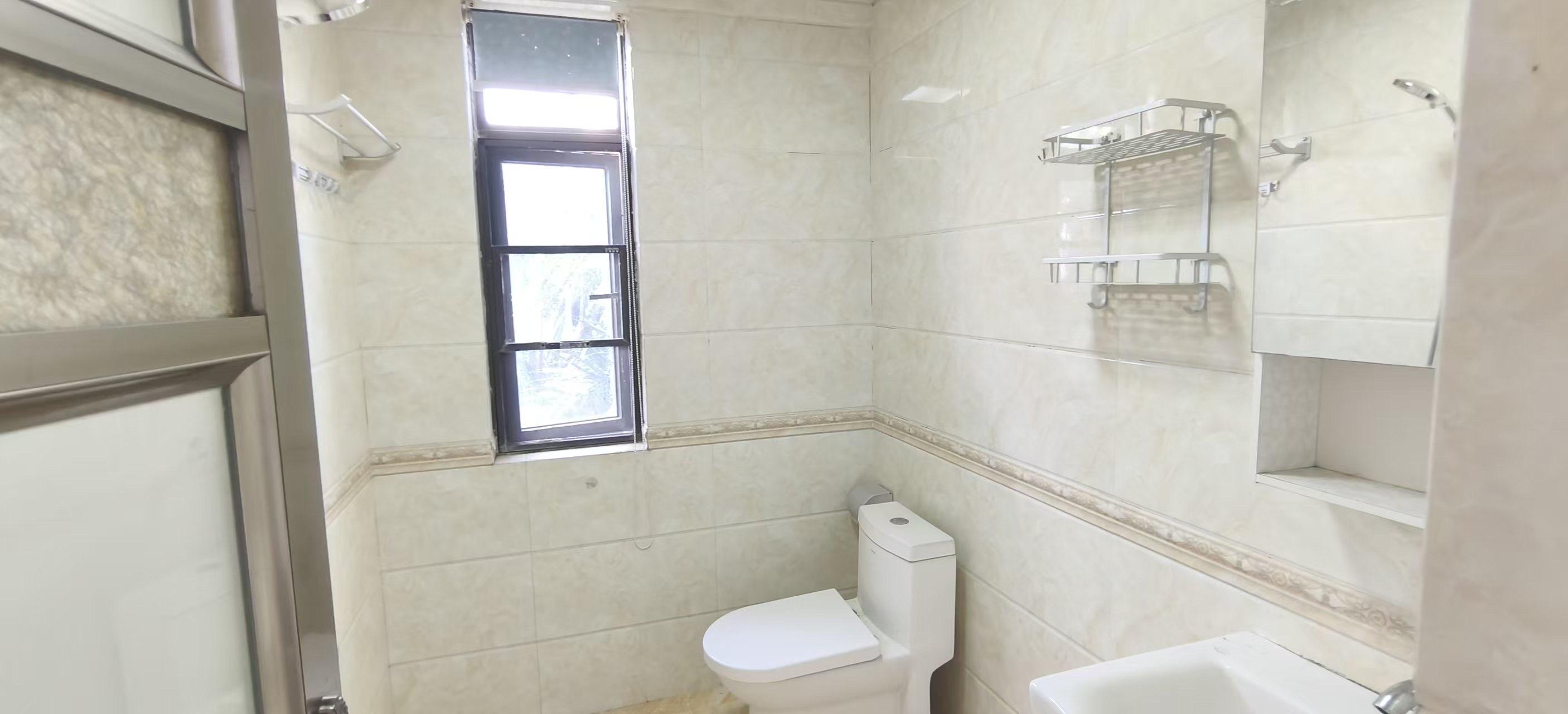 鸿天阁  3室2厅1卫    2600.0元/月室内图