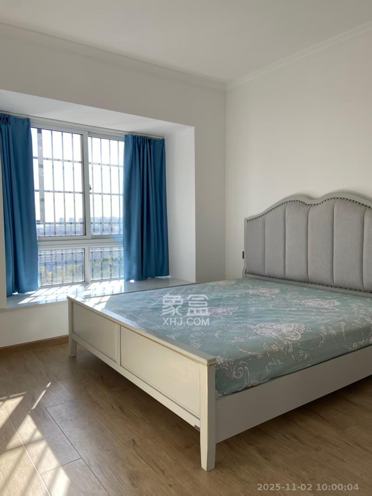 天麓尚层  3室2厅2卫    2600.0元/月室内图