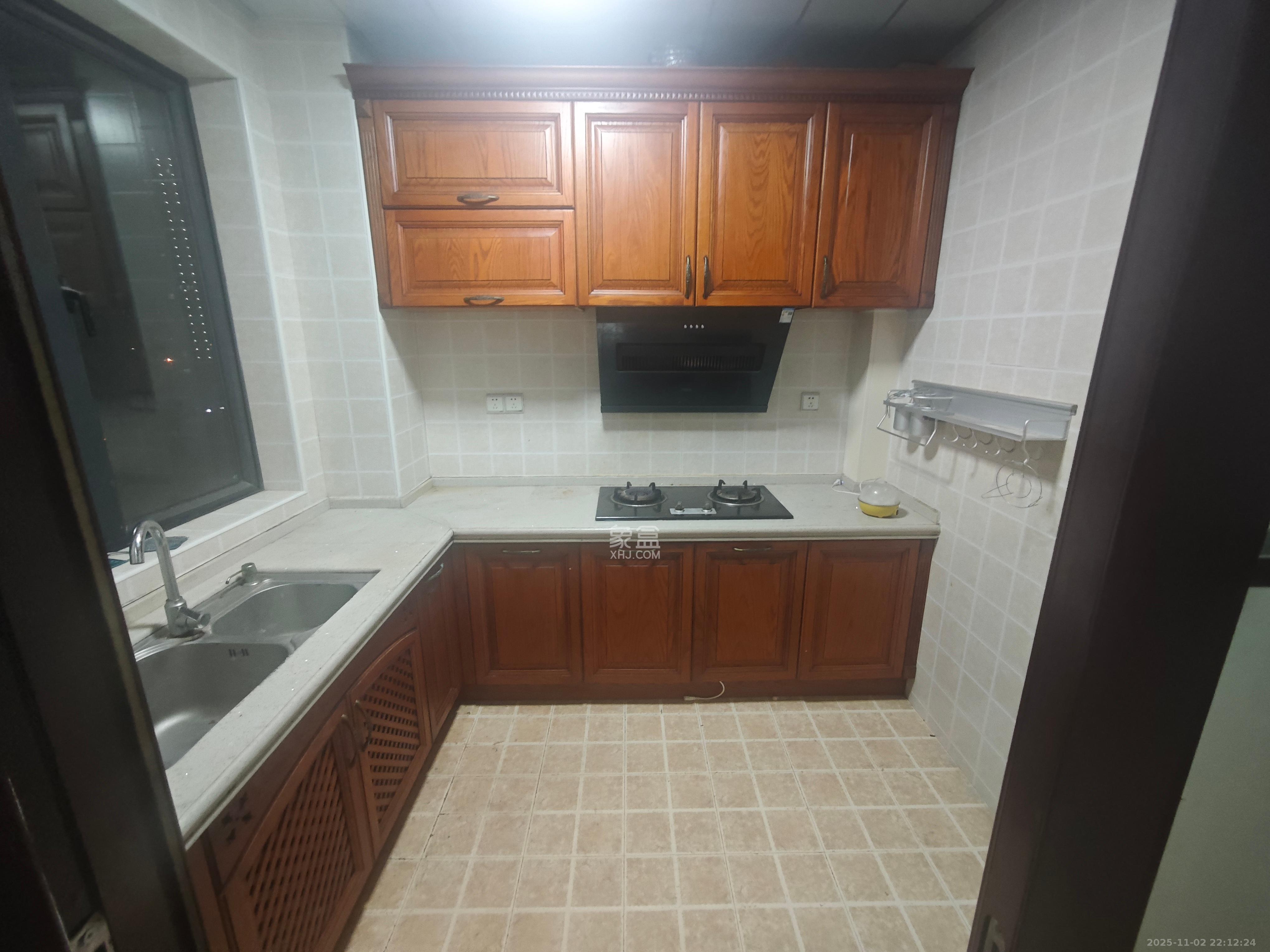 莱茵城 1室2厅1卫 2300.0元/月 莱茵城 1室2厅1卫 2300.0元/月室内图