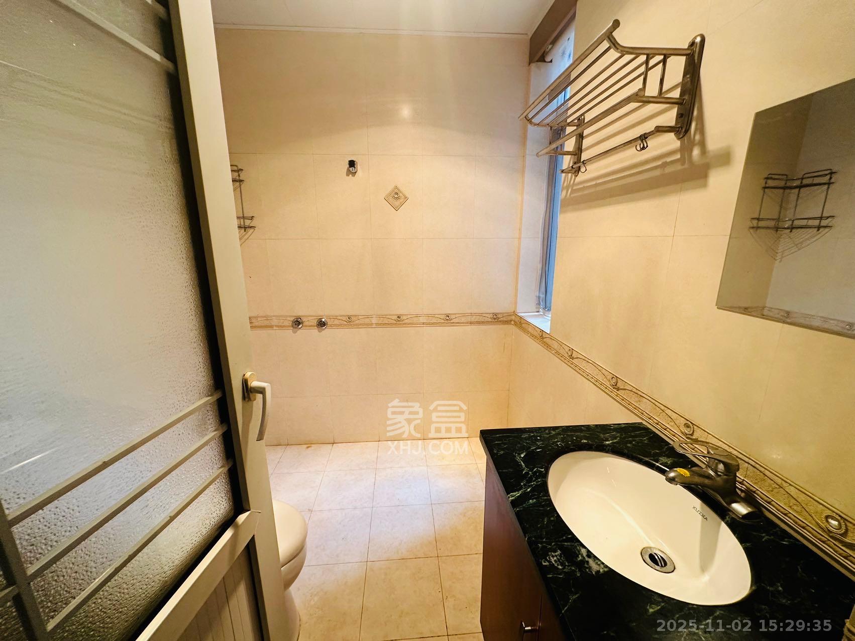 一品东庭  3室2厅2卫    2800.0元/月室内图