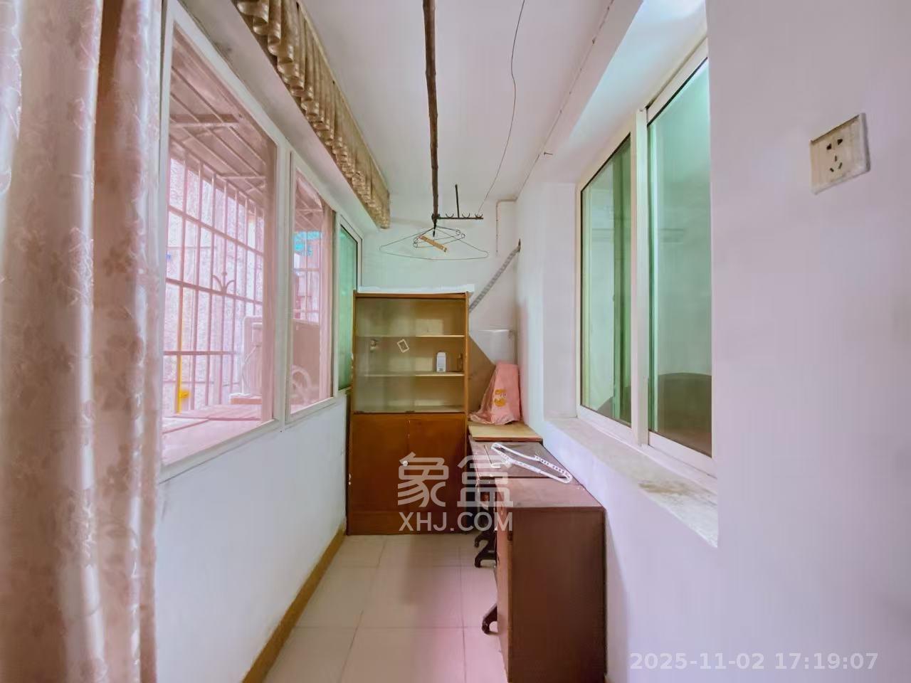 新运公寓  2室1厅1卫    1350.0元/月室内图