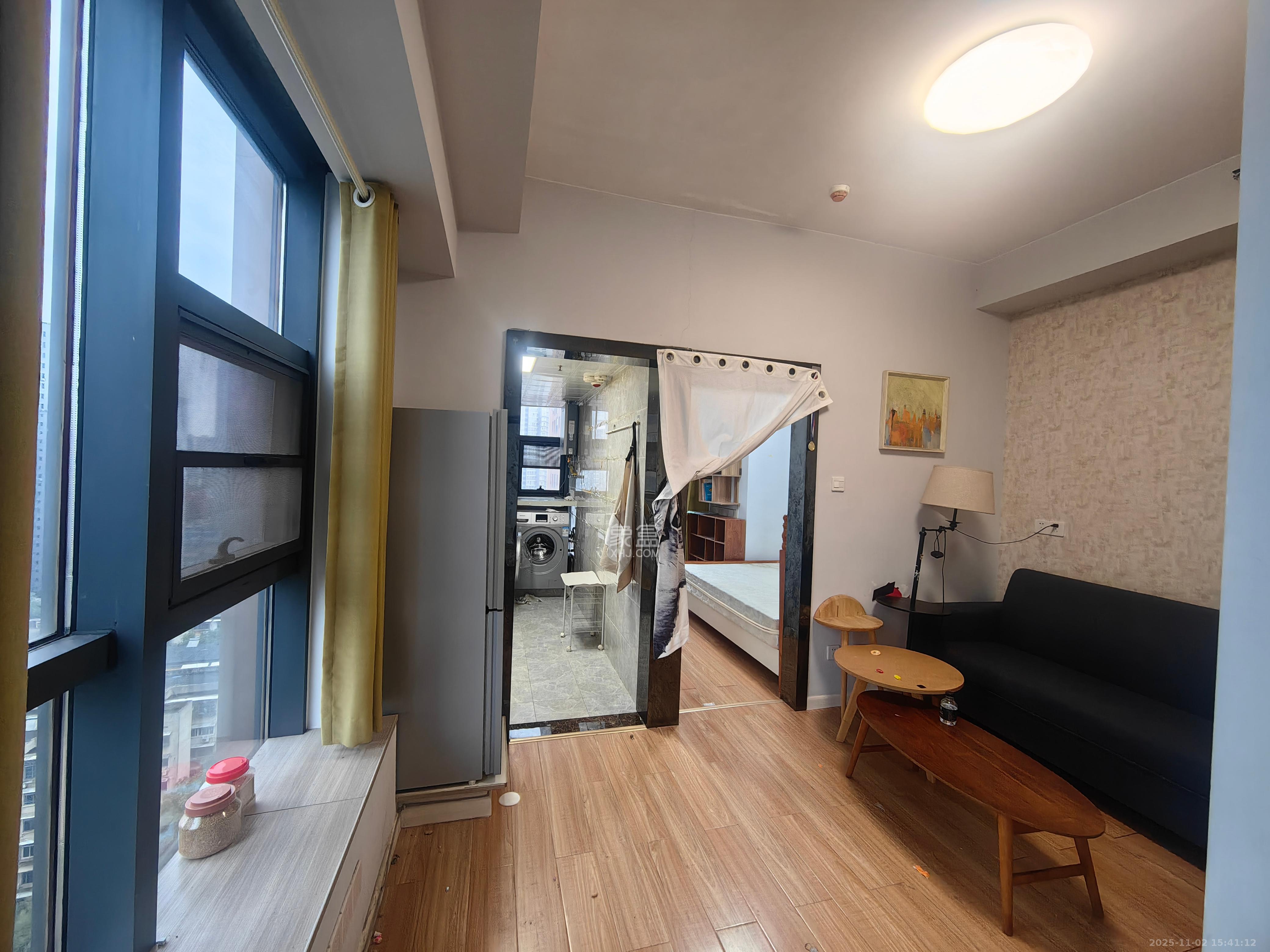 第六都（陆都小区）  1室1厅1卫    1900.0元/月室内图