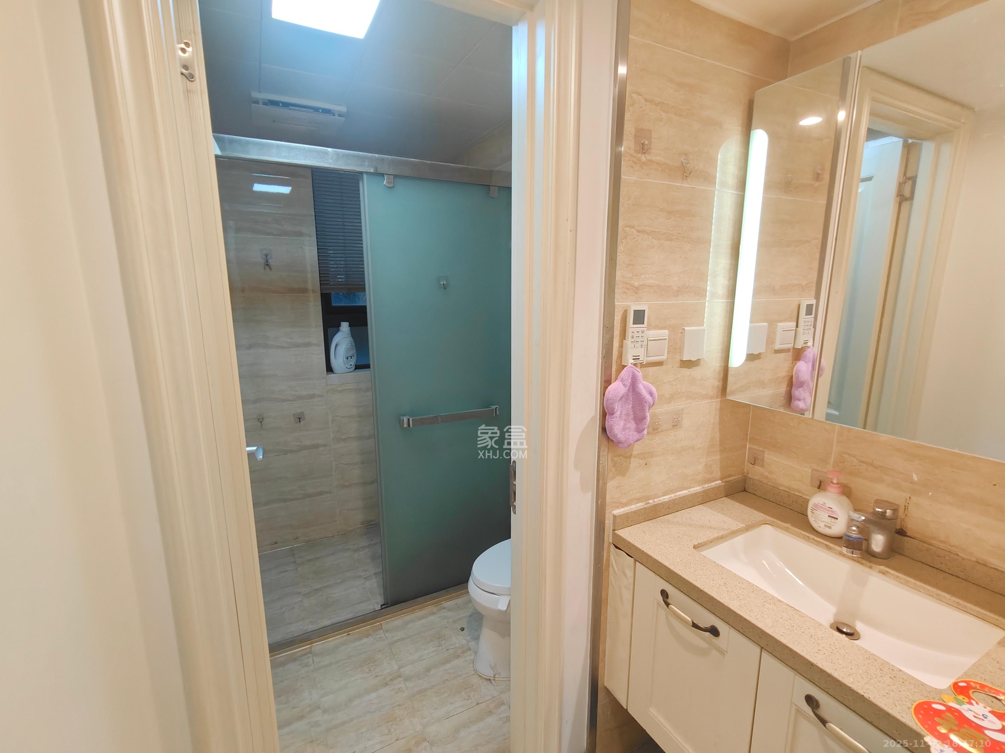 万科魅力之城锋镜里  4室2厅2卫    3500.0元/月室内图