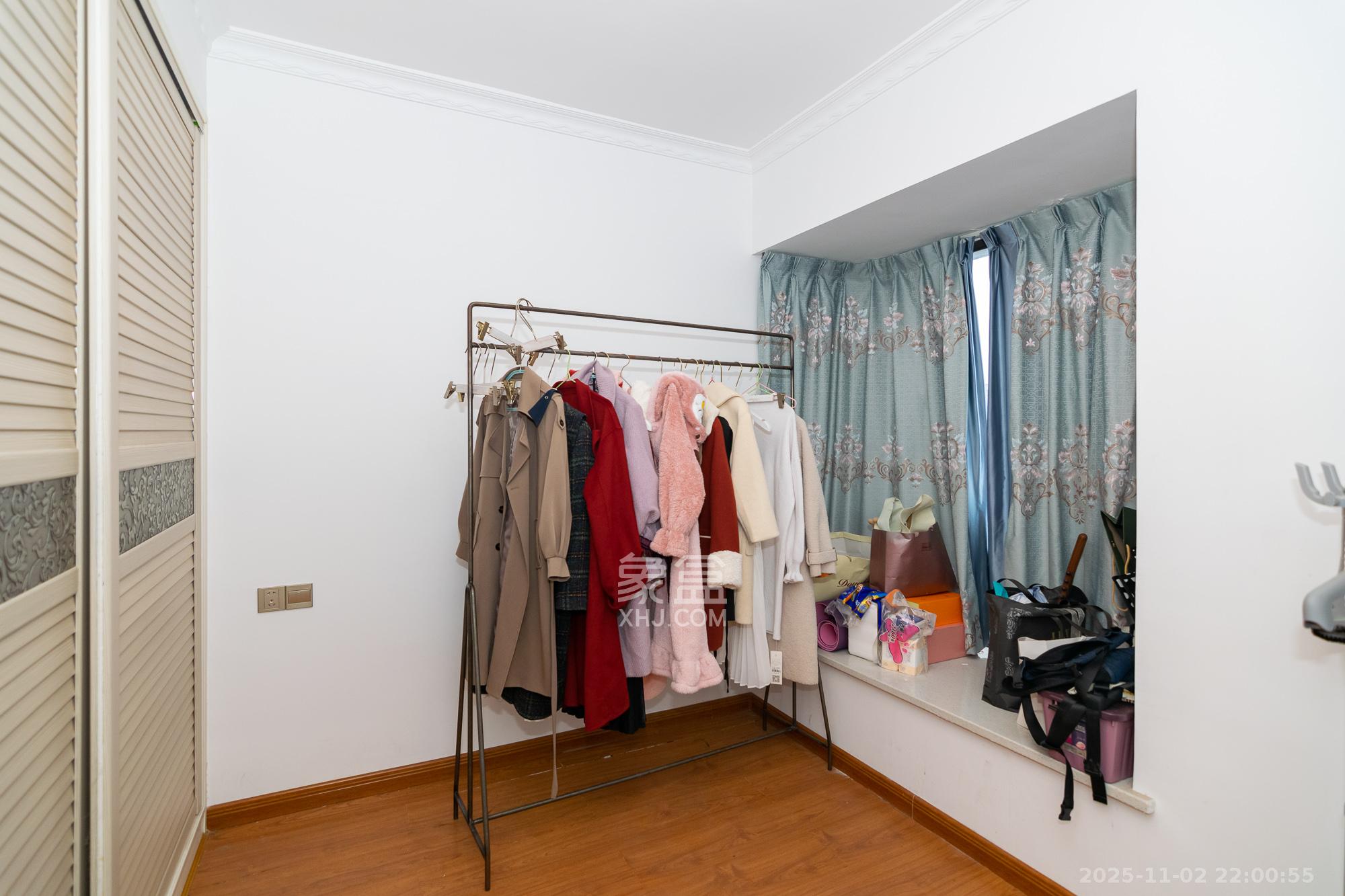 润和长郡(润和紫郡二三期) 5室2厅2卫 125.0万 润和长郡(润和紫郡二三期) 5室2厅2卫 125.0万卧室