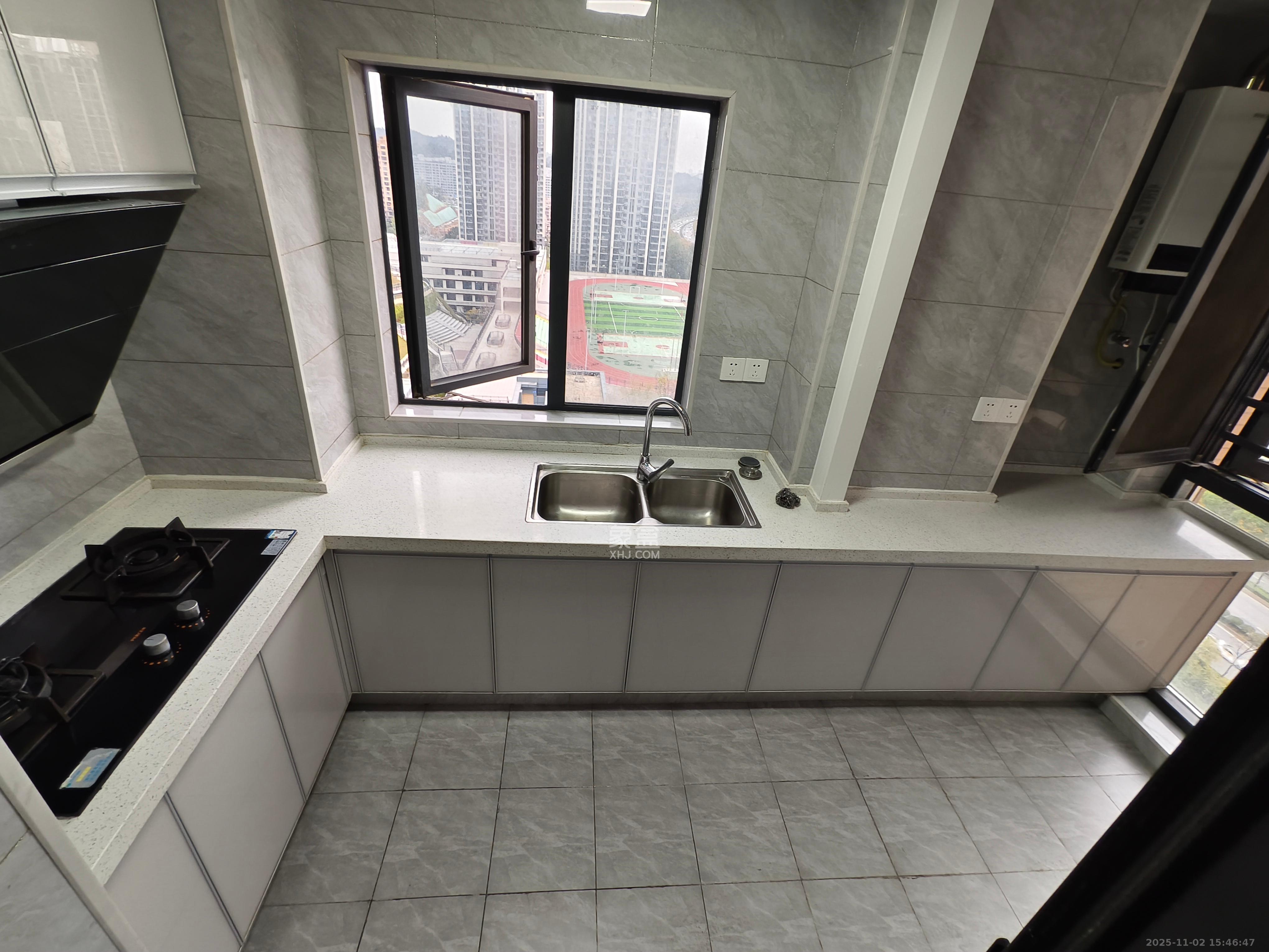 山水新城 3室2厅1卫 2700.0元/月 山水新城 3室2厅1卫 2700.0元/月室内图