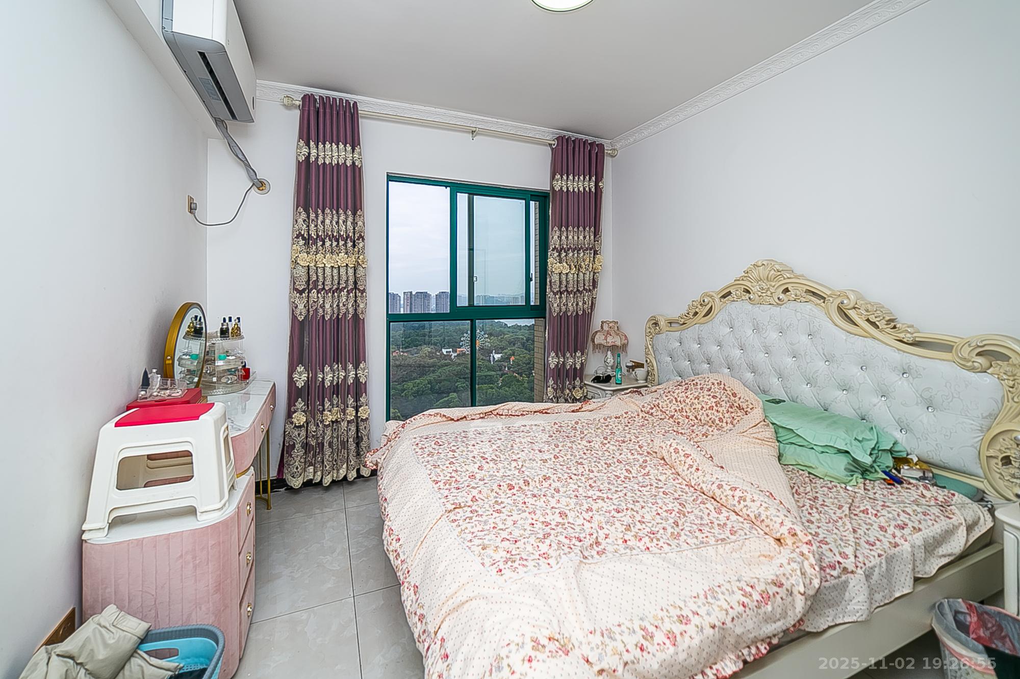 湘江锦绣  3室2厅2卫    118.0万卧室